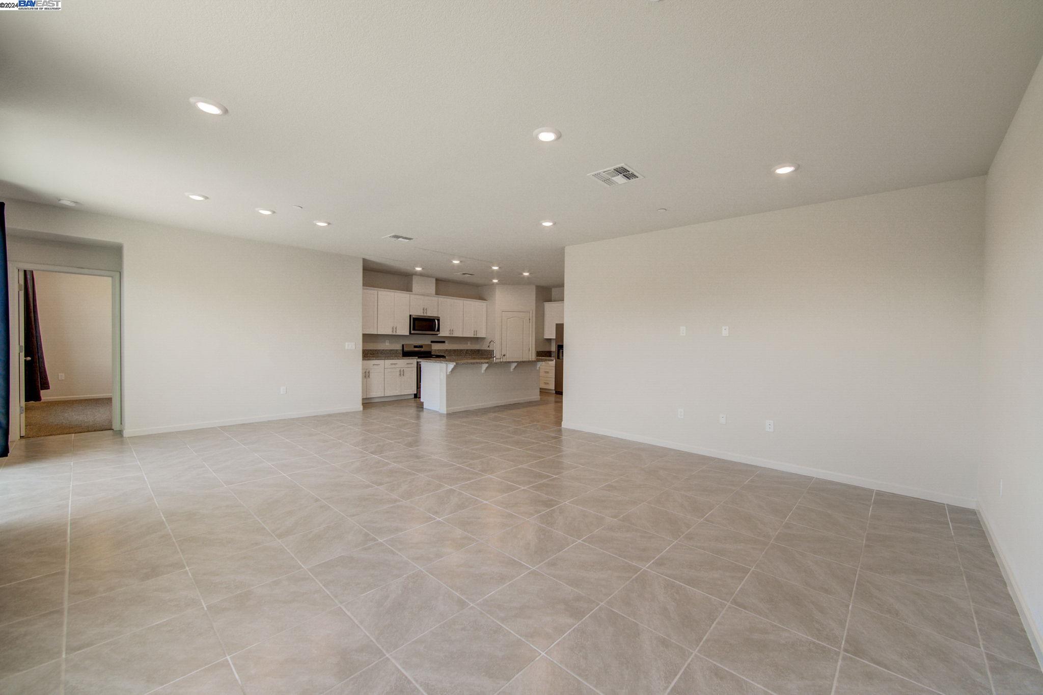 4050 Kenwood Cir