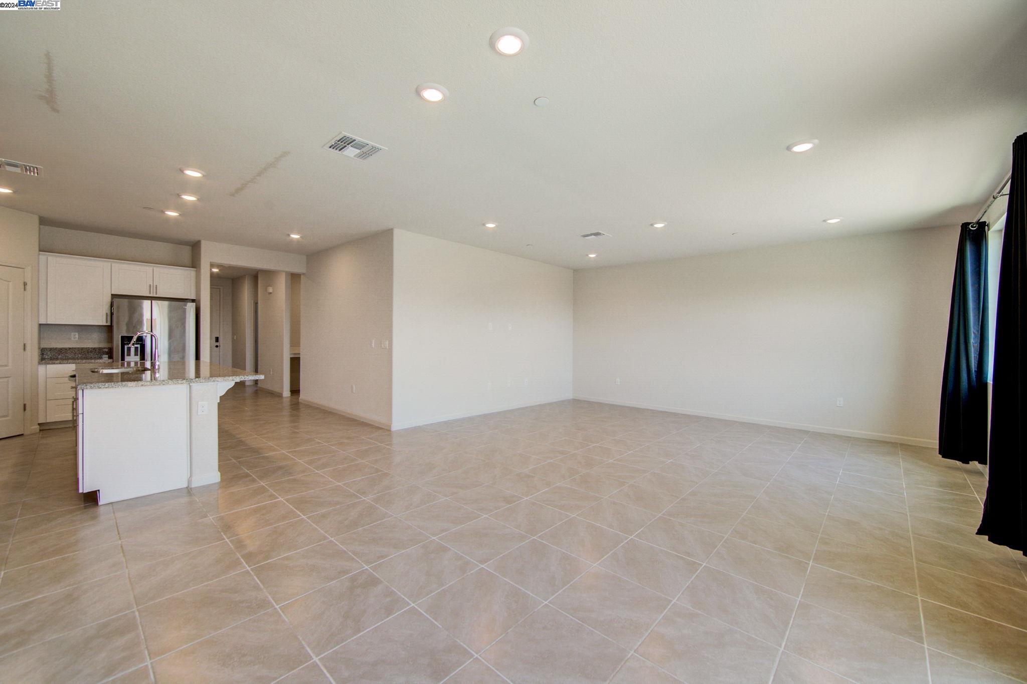 4050 Kenwood Cir
