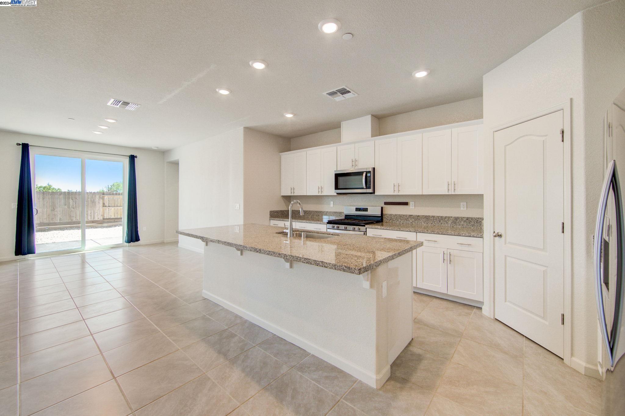 4050 Kenwood Cir