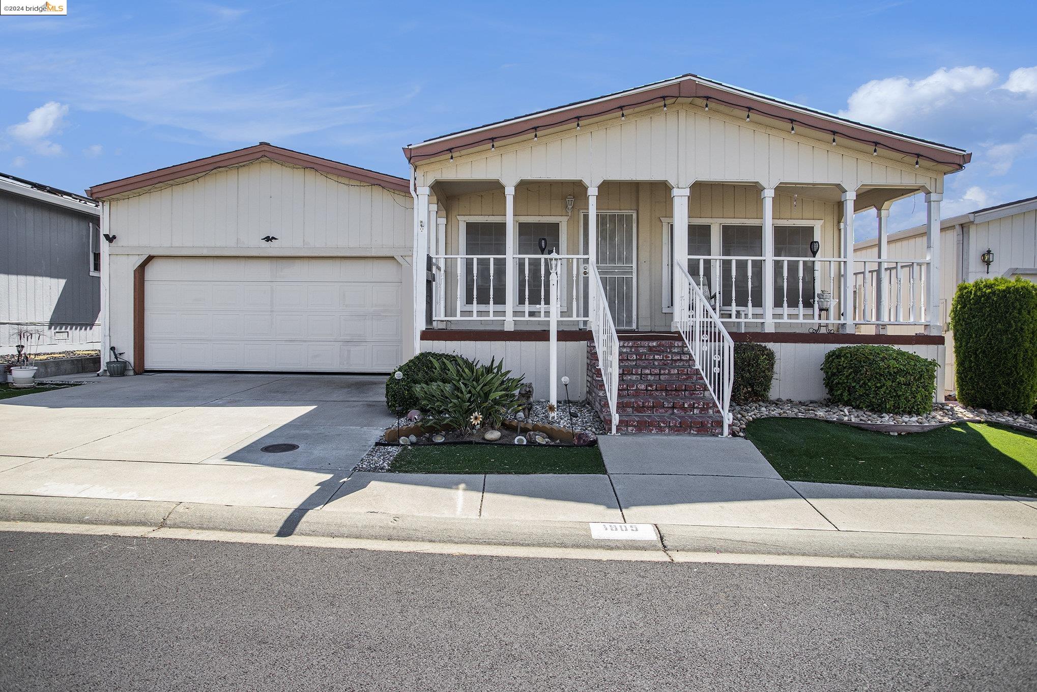 1905 Geneva Ln