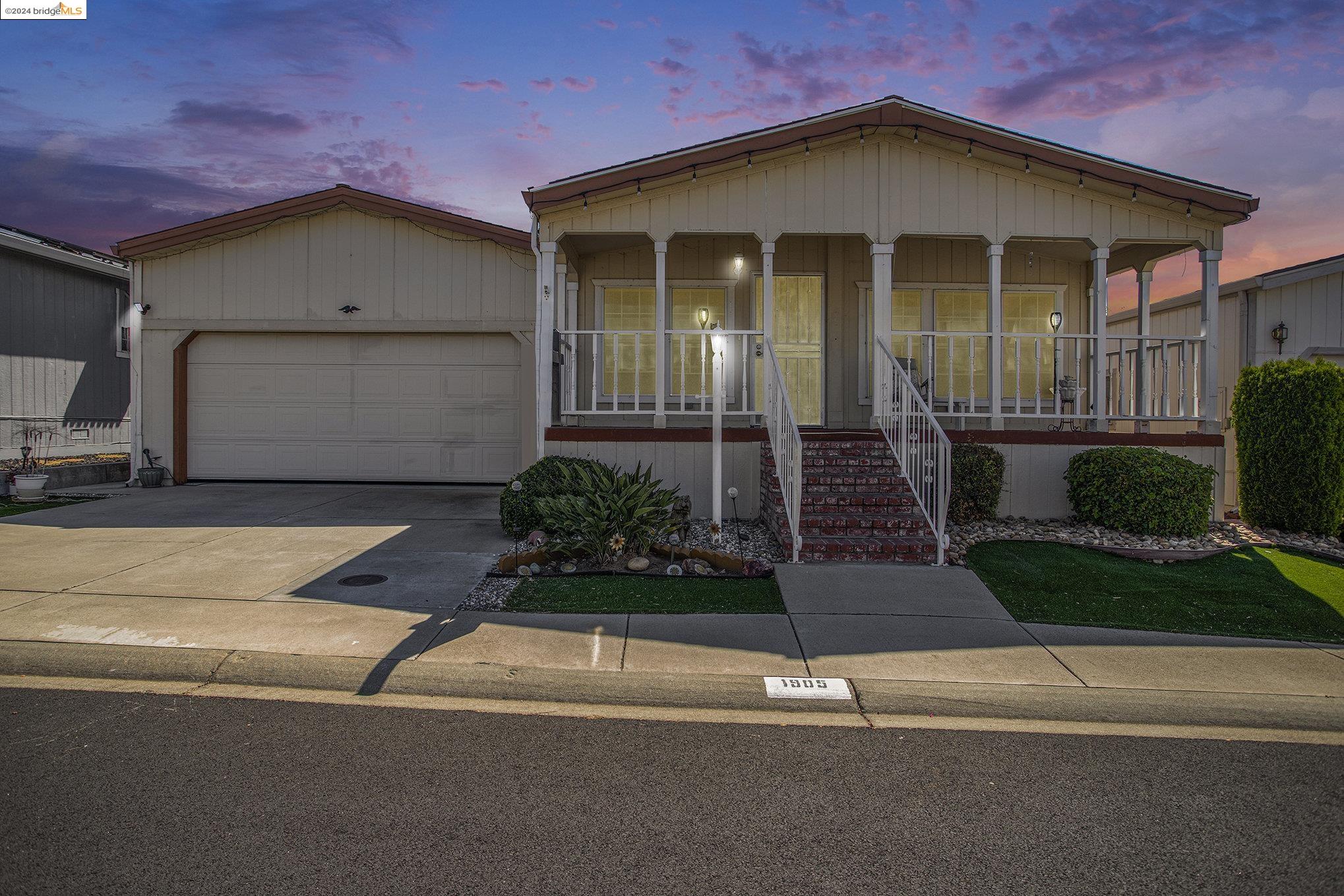 1905 Geneva Ln