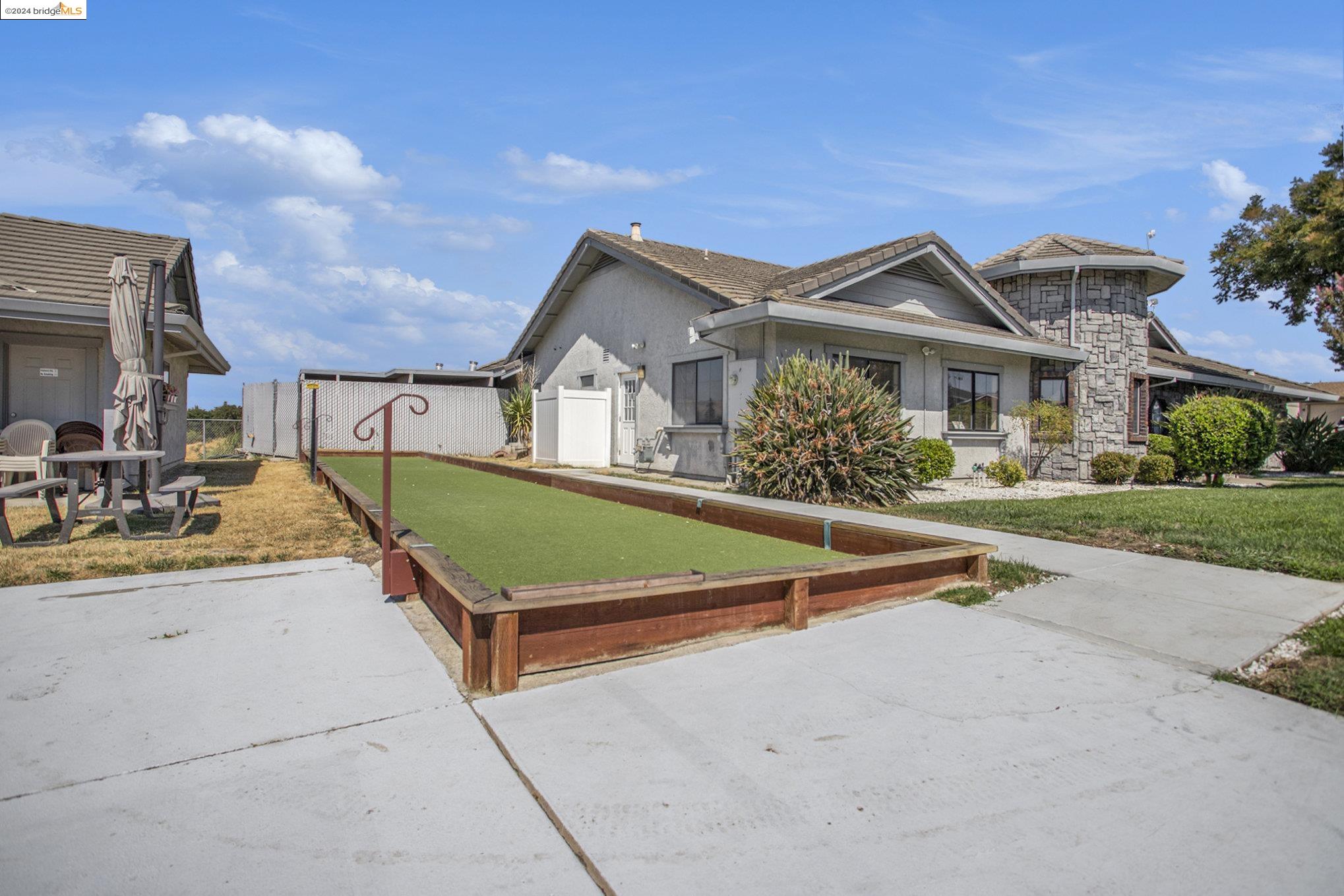1905 Geneva Ln