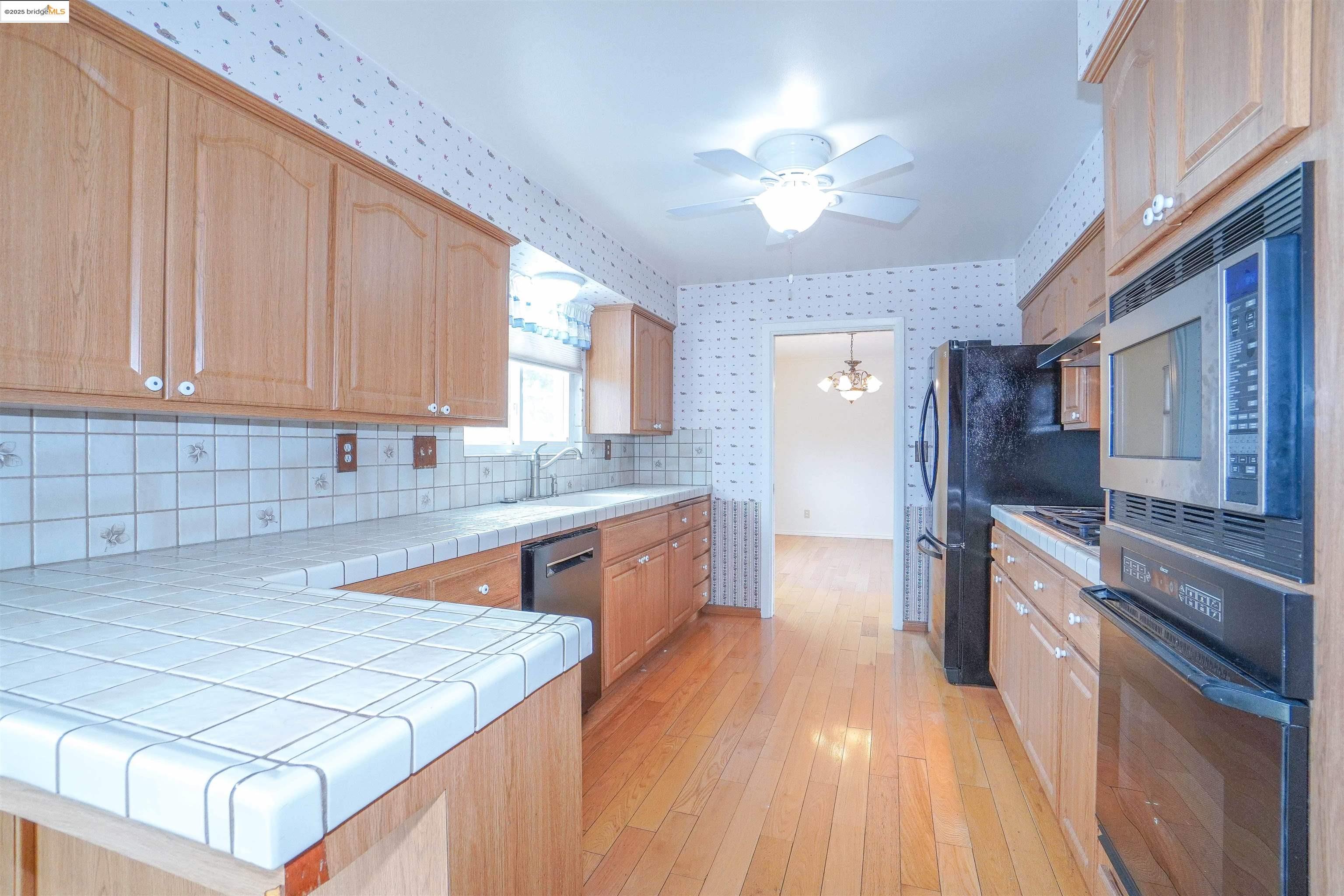 3125 View Dr