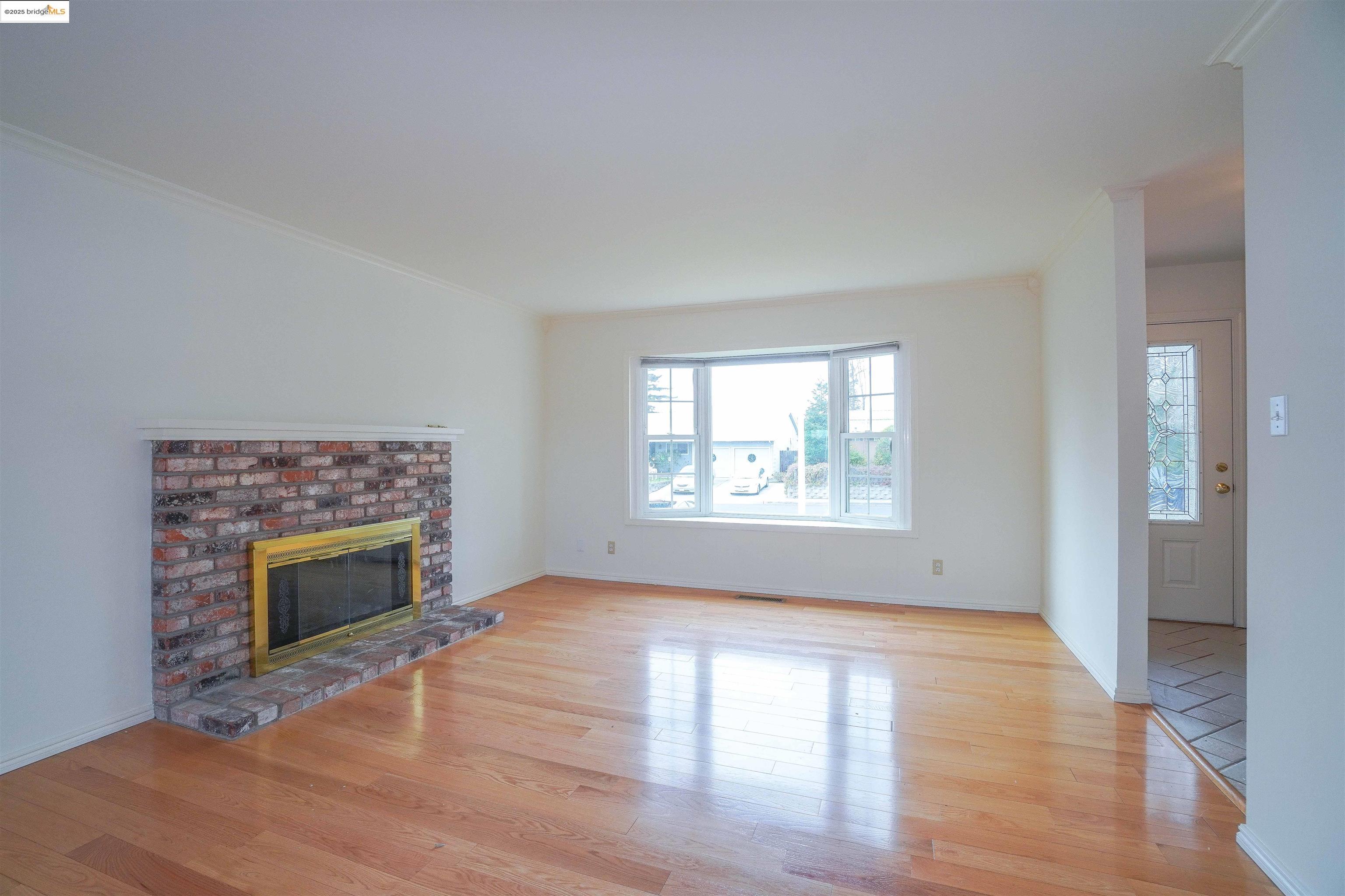 3125 View Dr