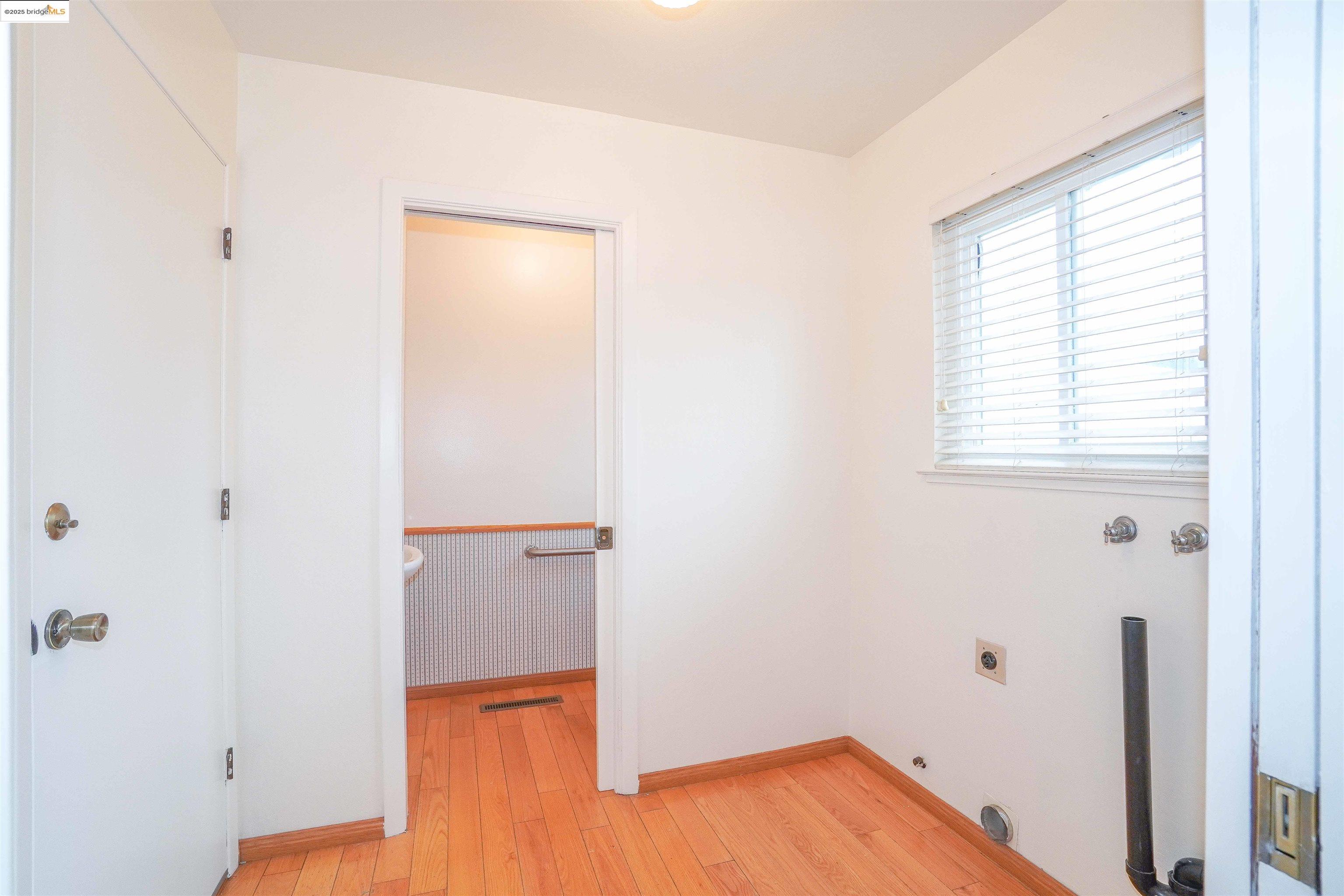 3125 View Dr