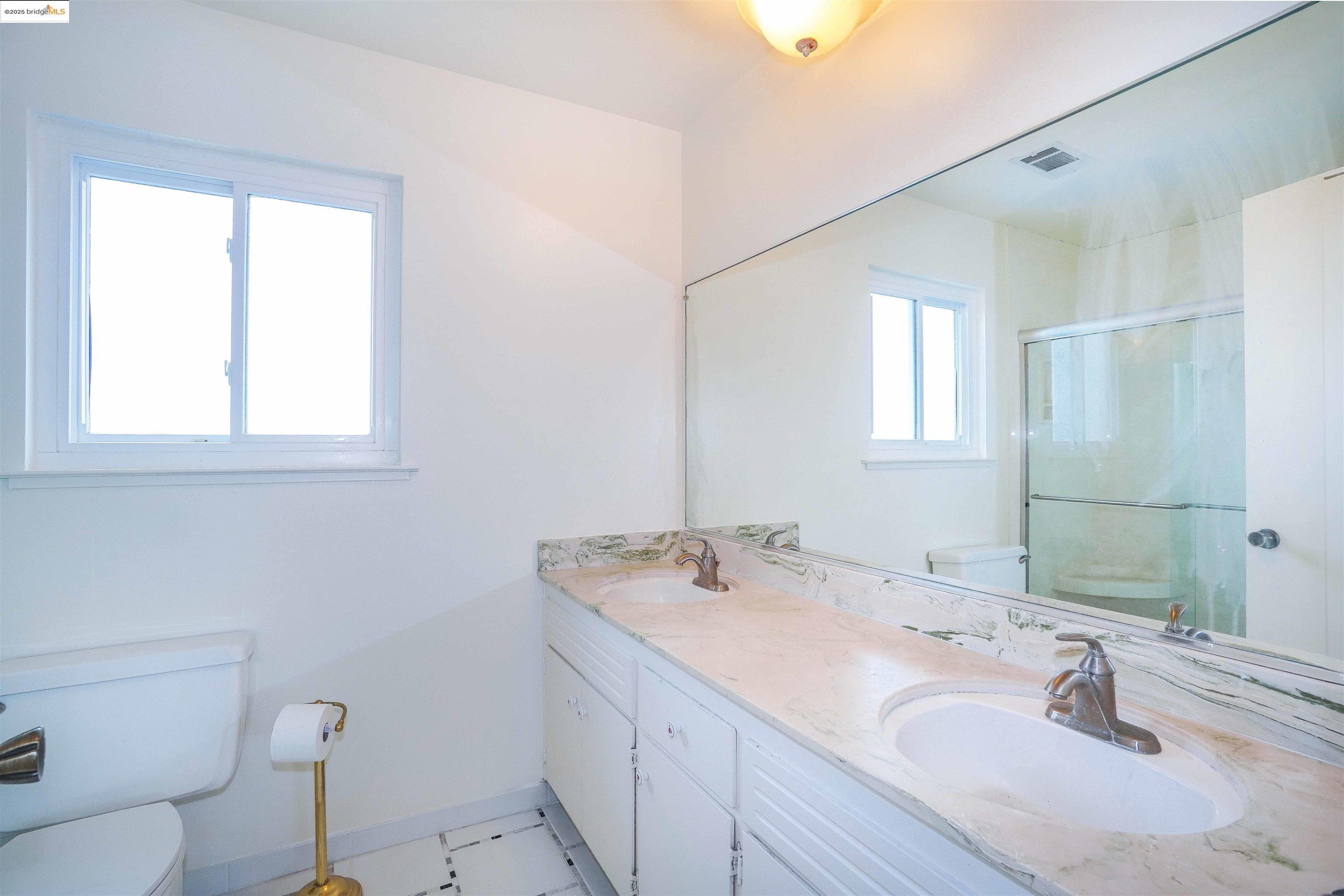 3125 View Dr