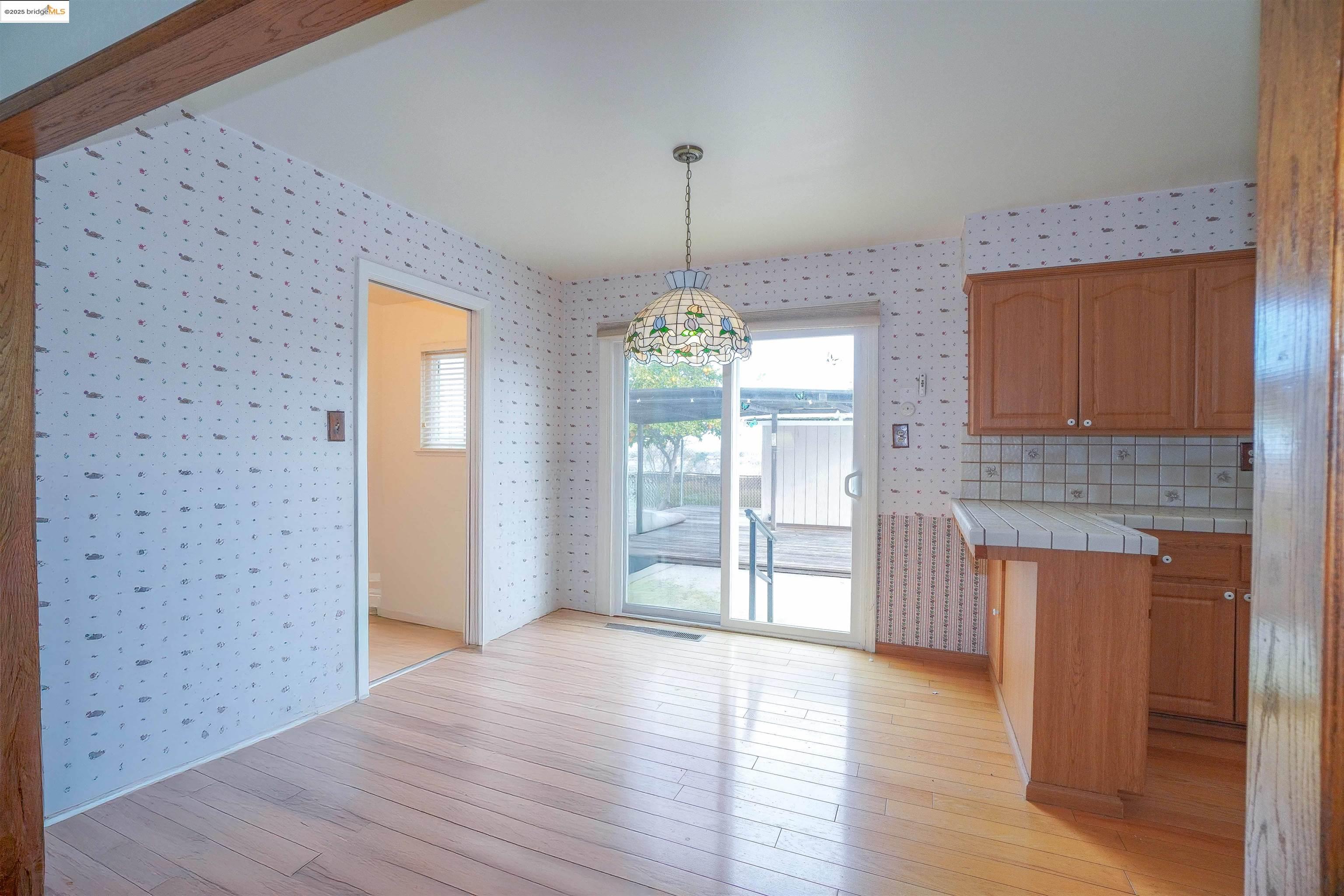3125 View Dr