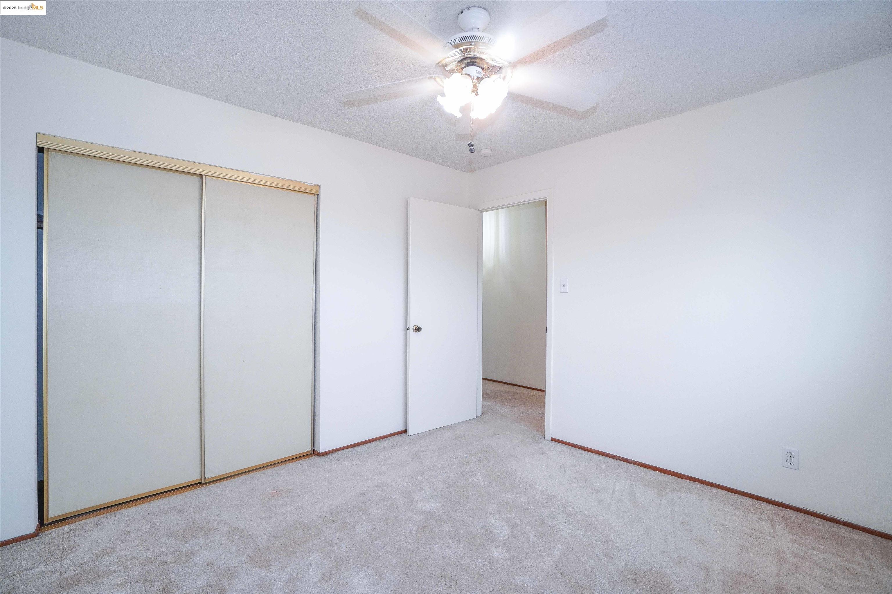 3125 View Dr