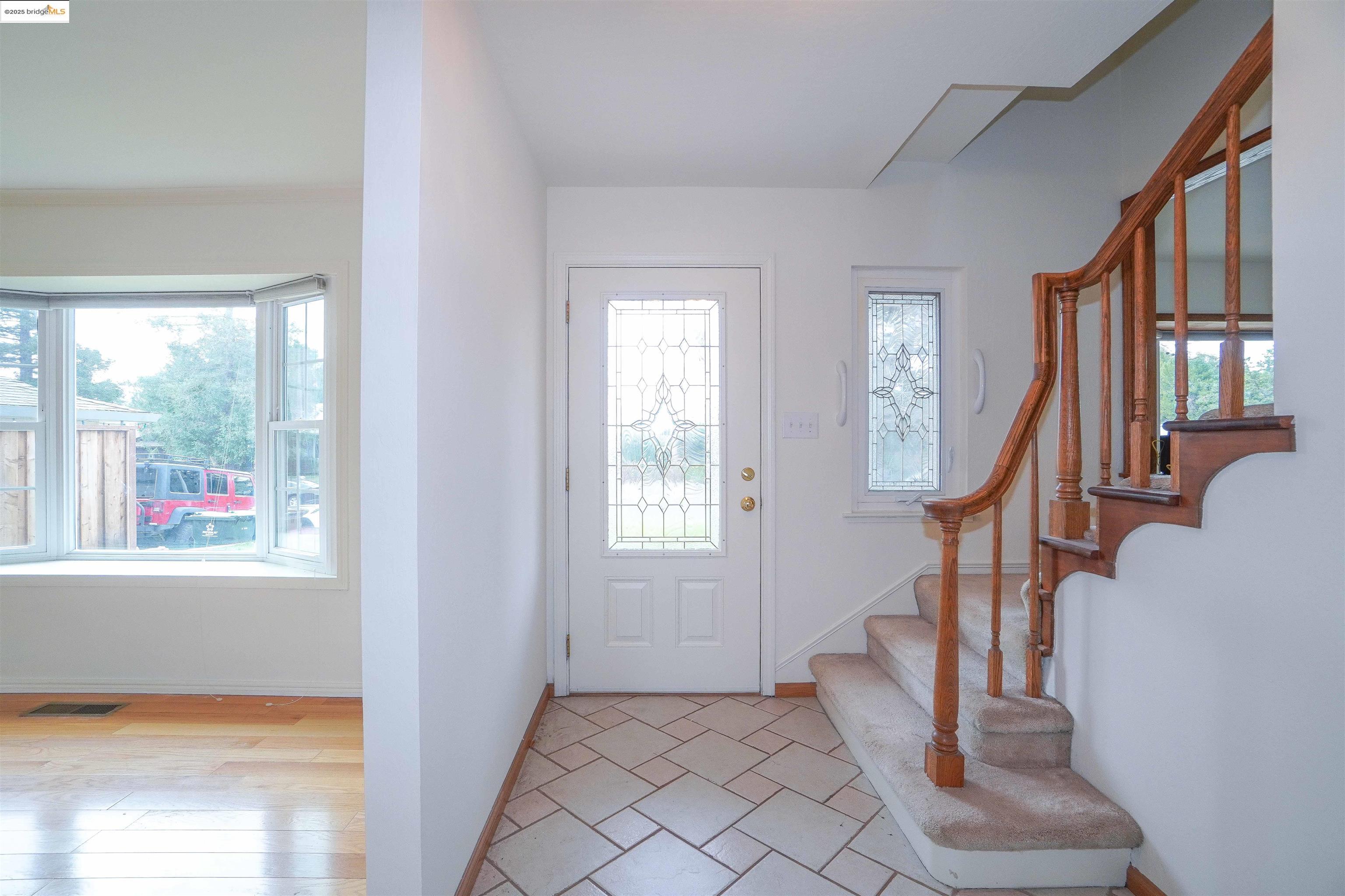 3125 View Dr