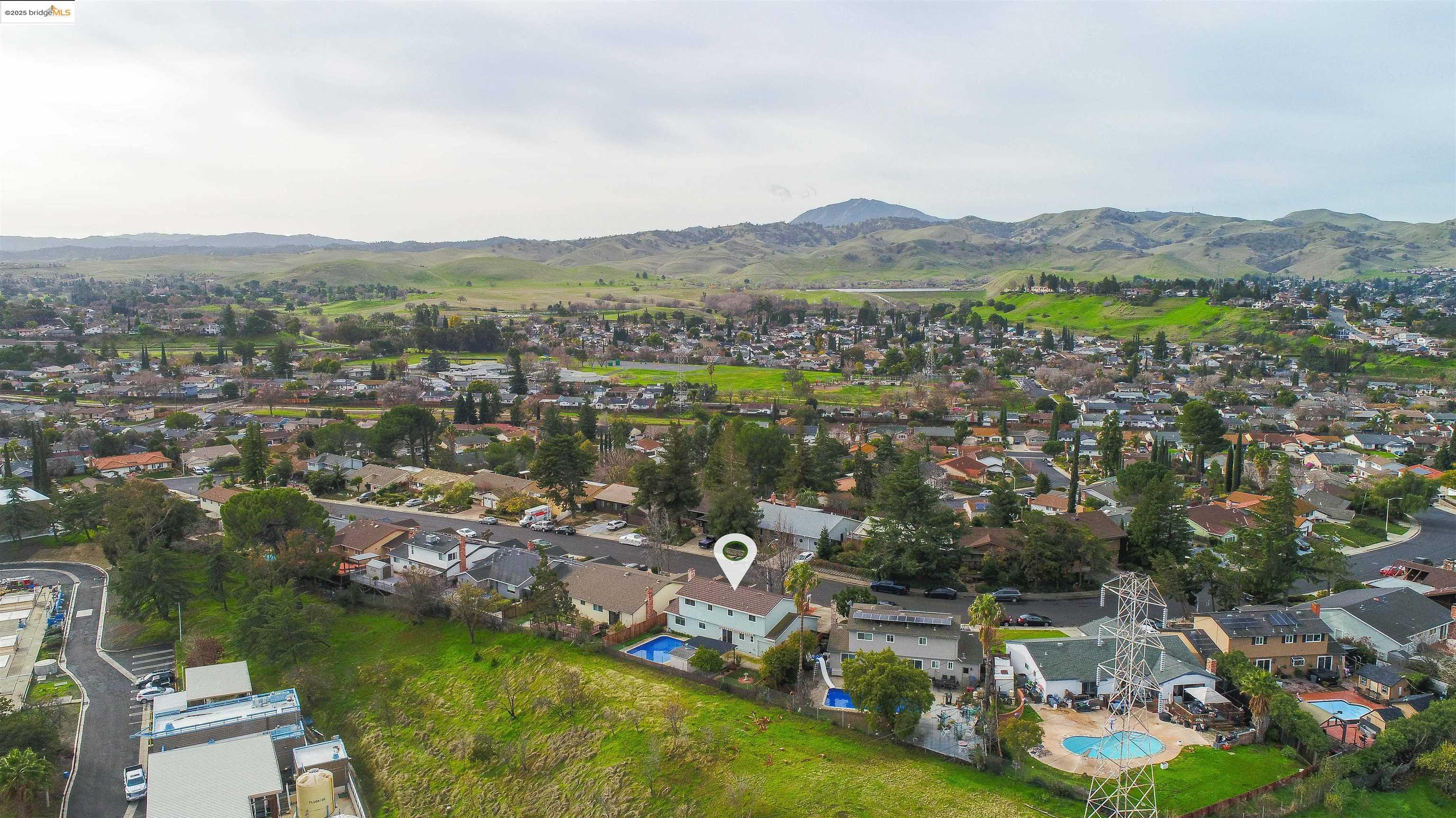 3125 View Dr