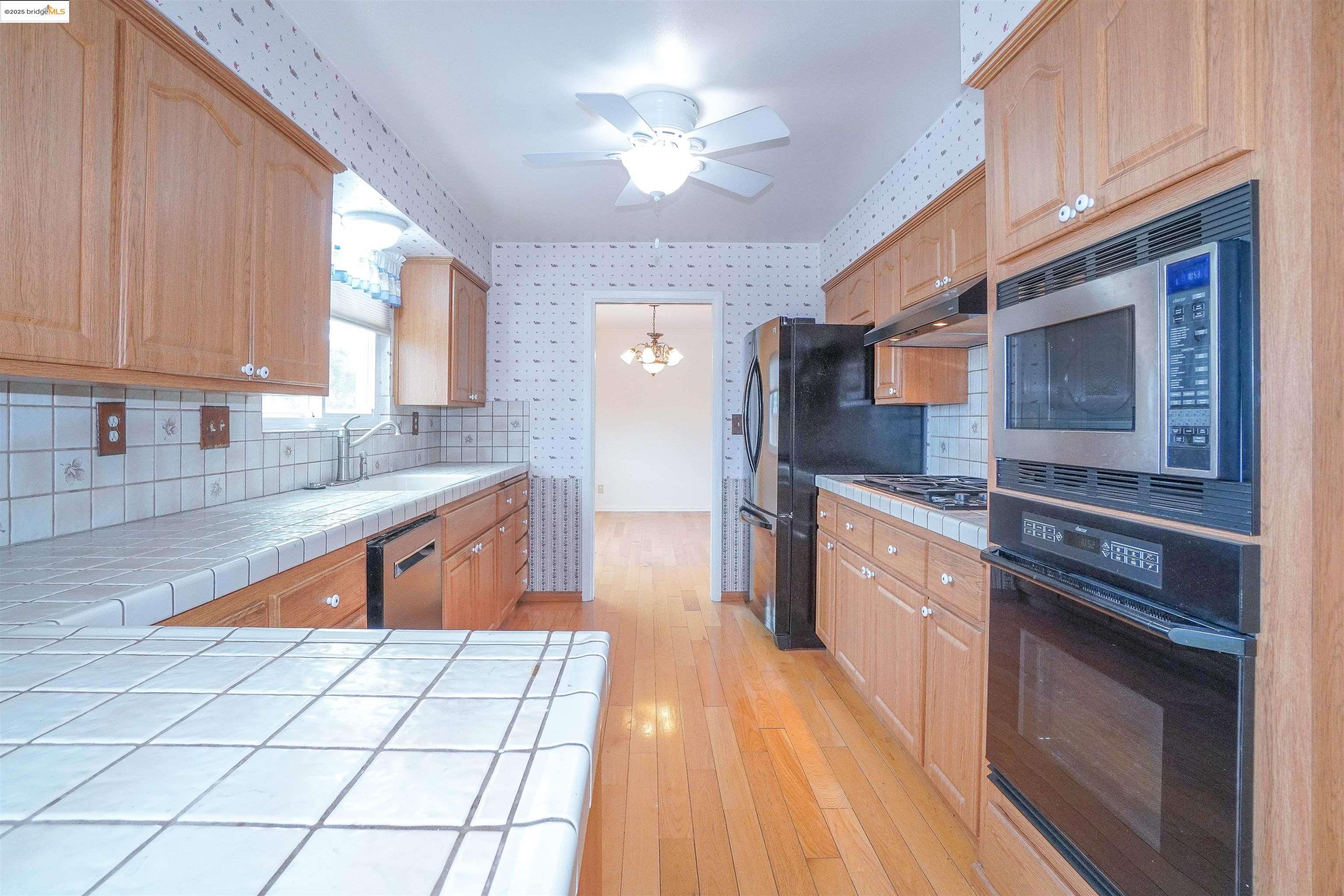 3125 View Dr