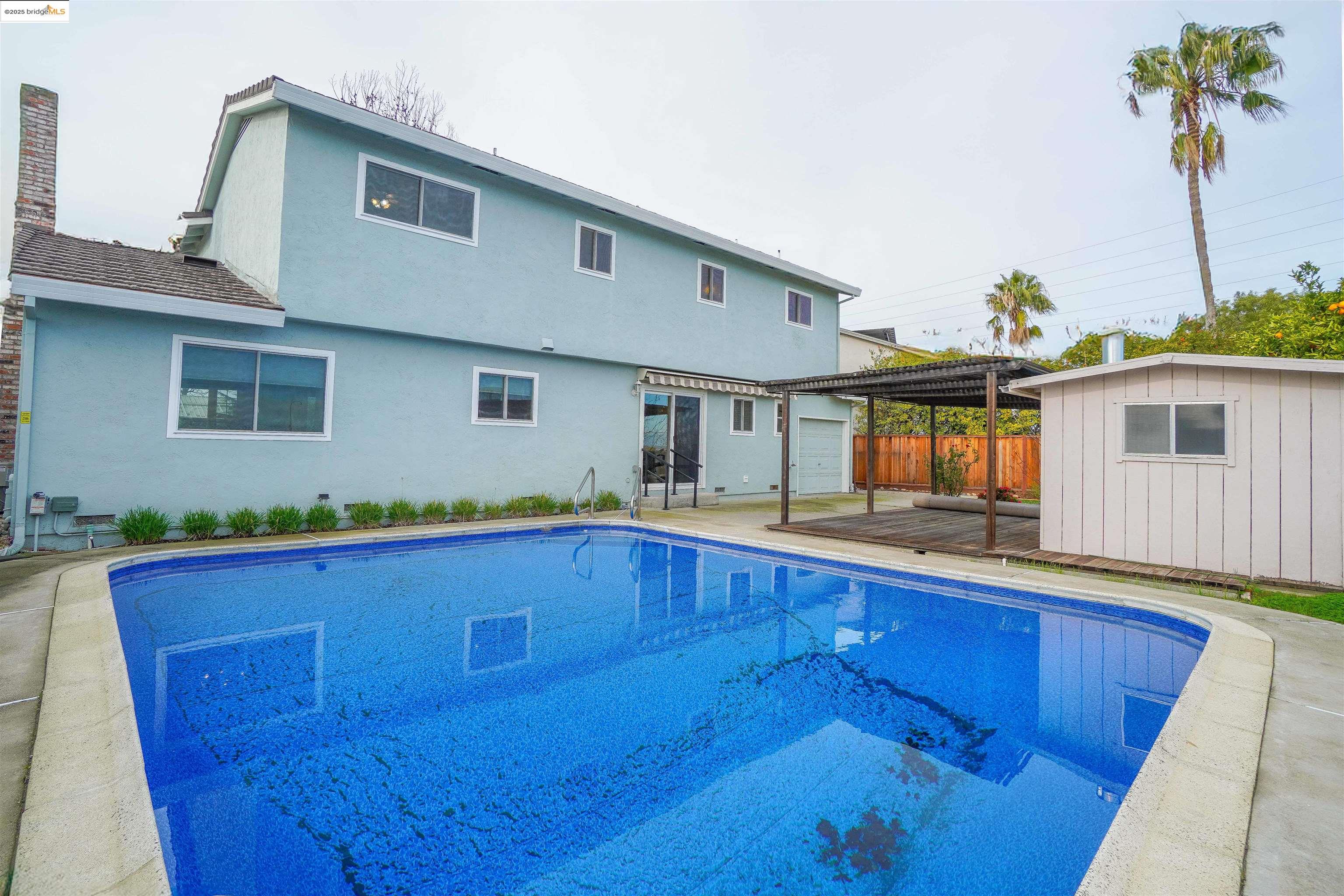 3125 View Dr