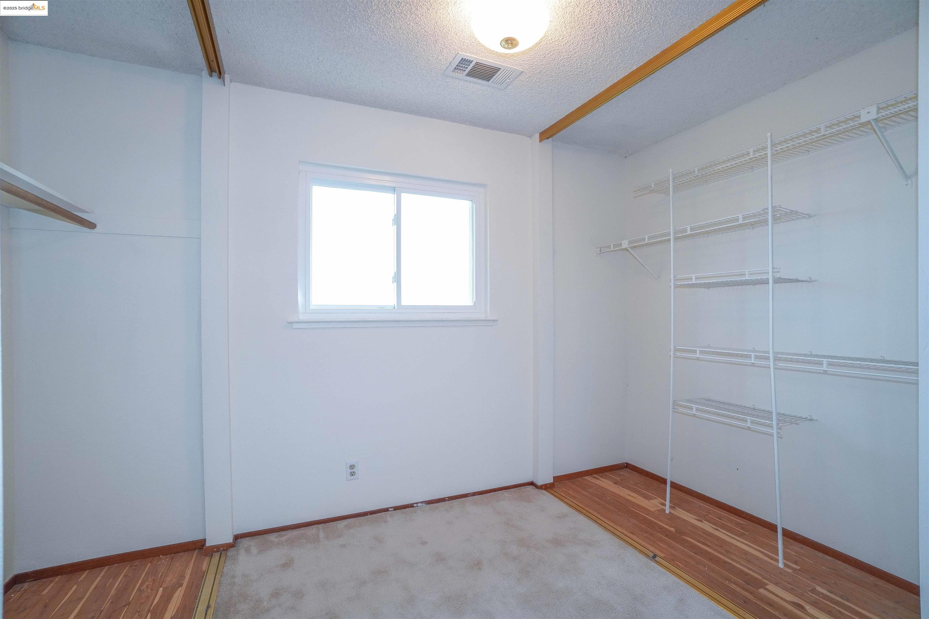 3125 View Dr