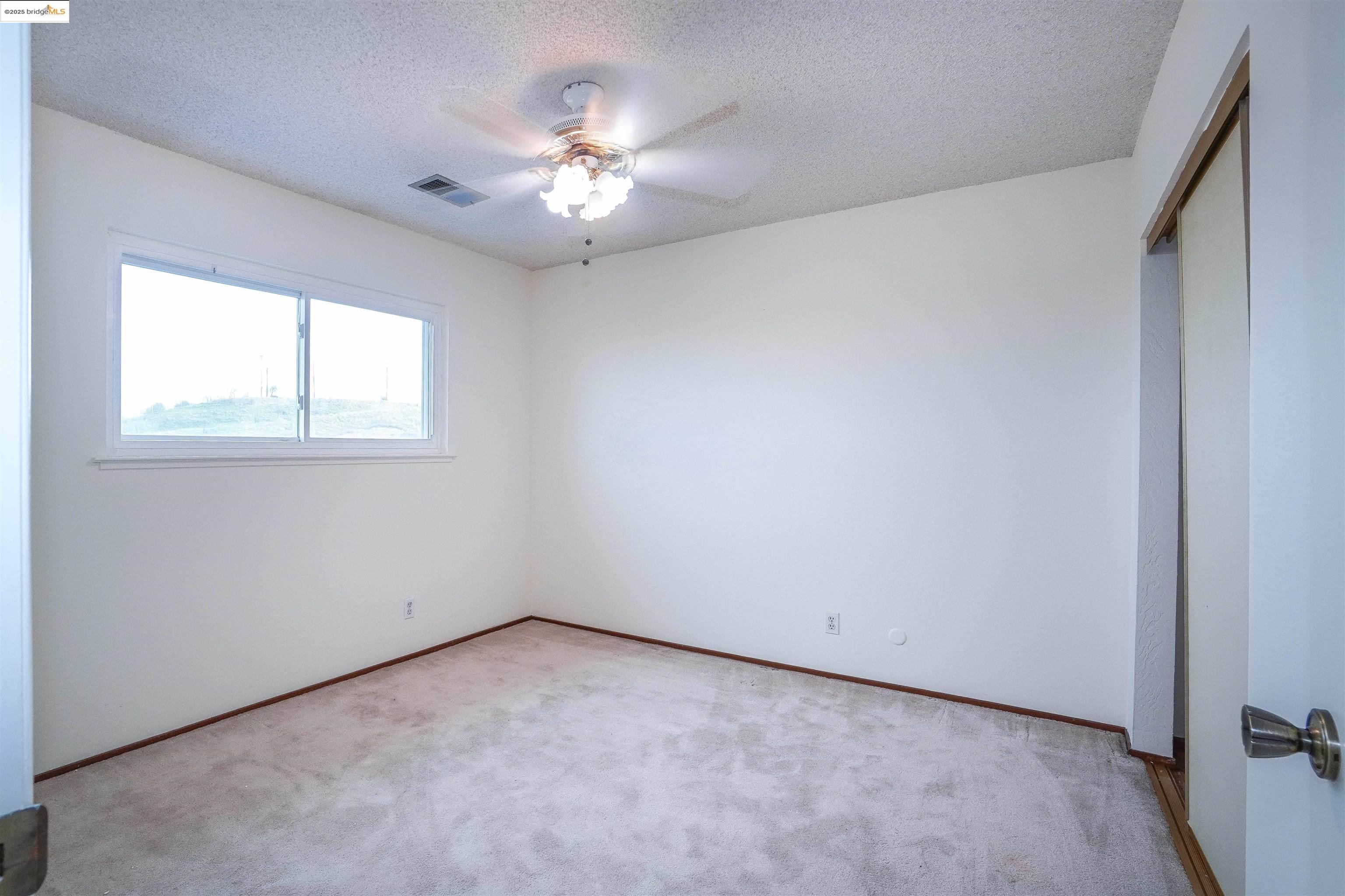 3125 View Dr