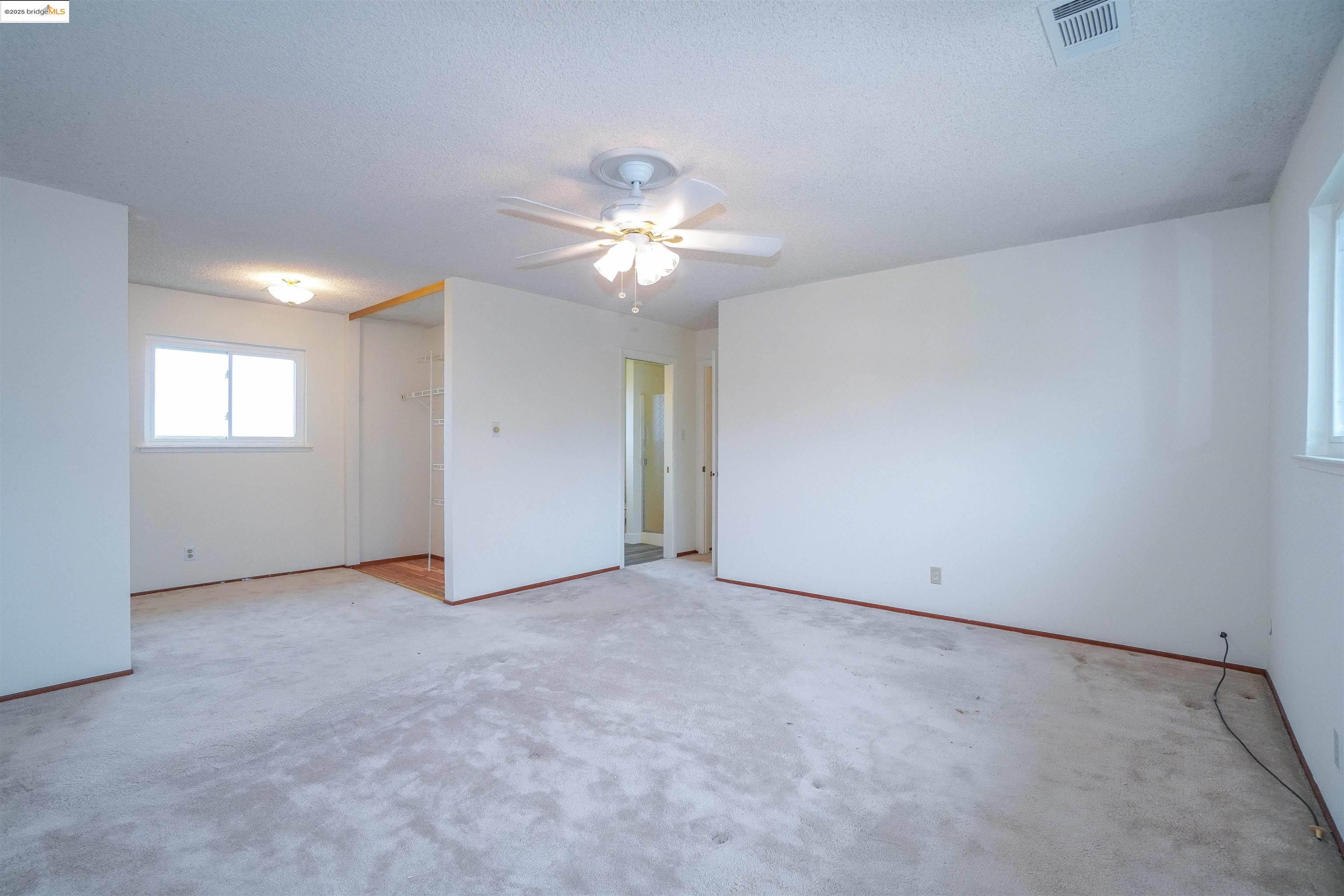 3125 View Dr