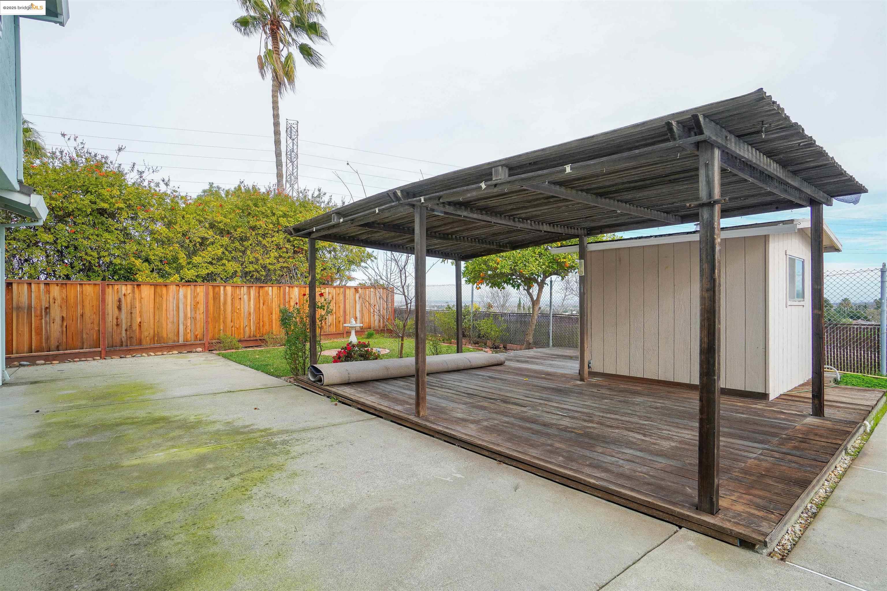 3125 View Dr