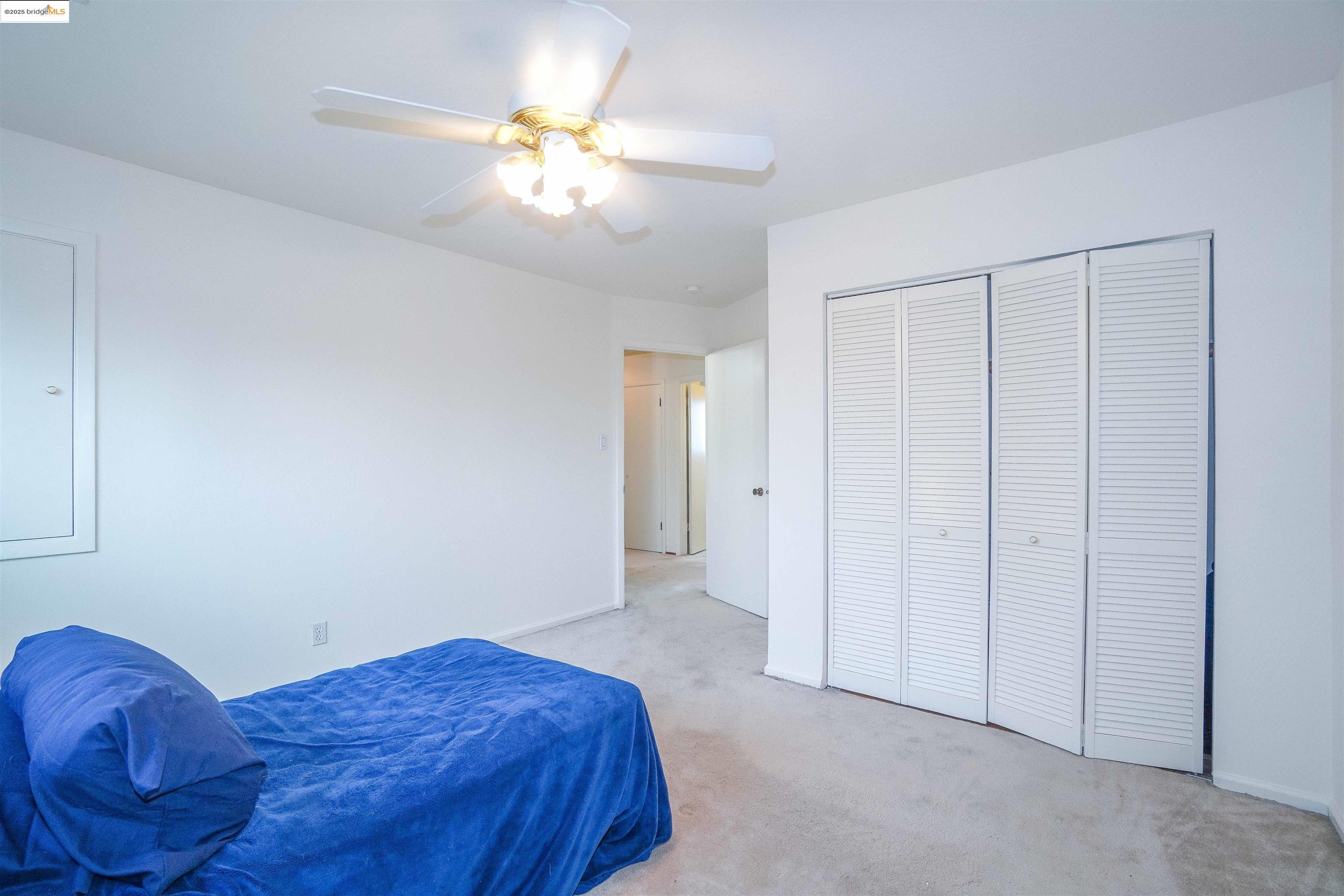 3125 View Dr