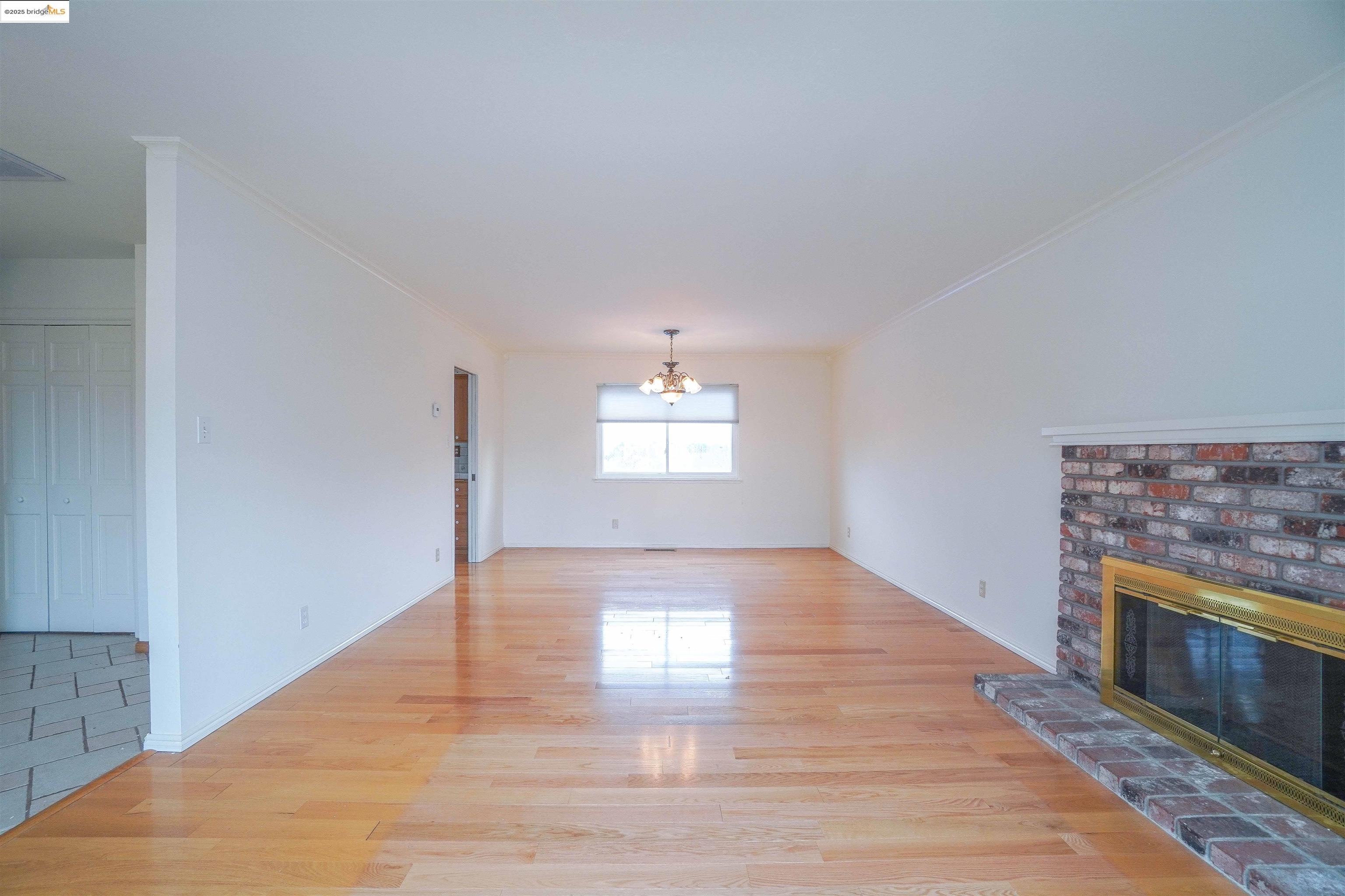3125 View Dr
