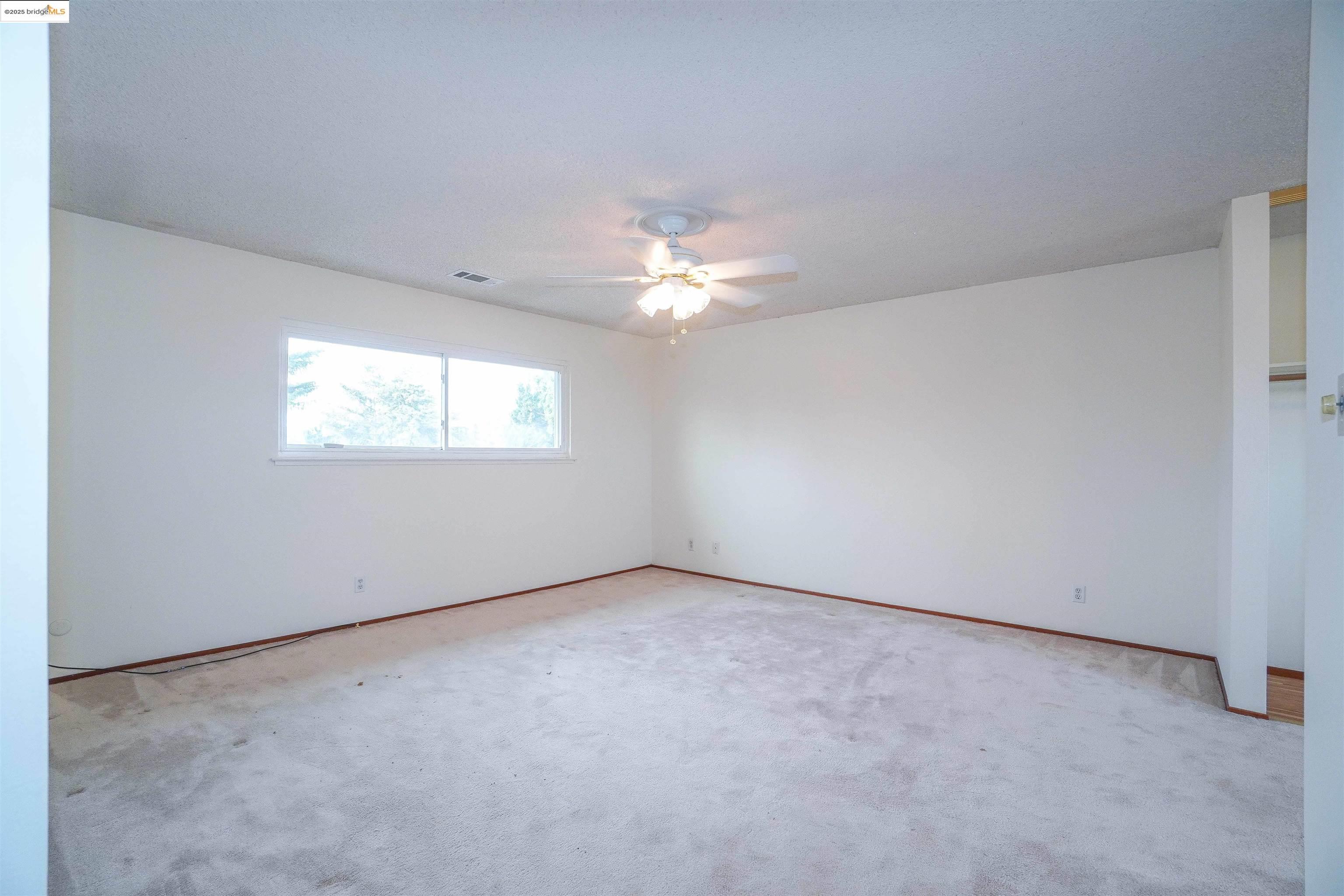 3125 View Dr