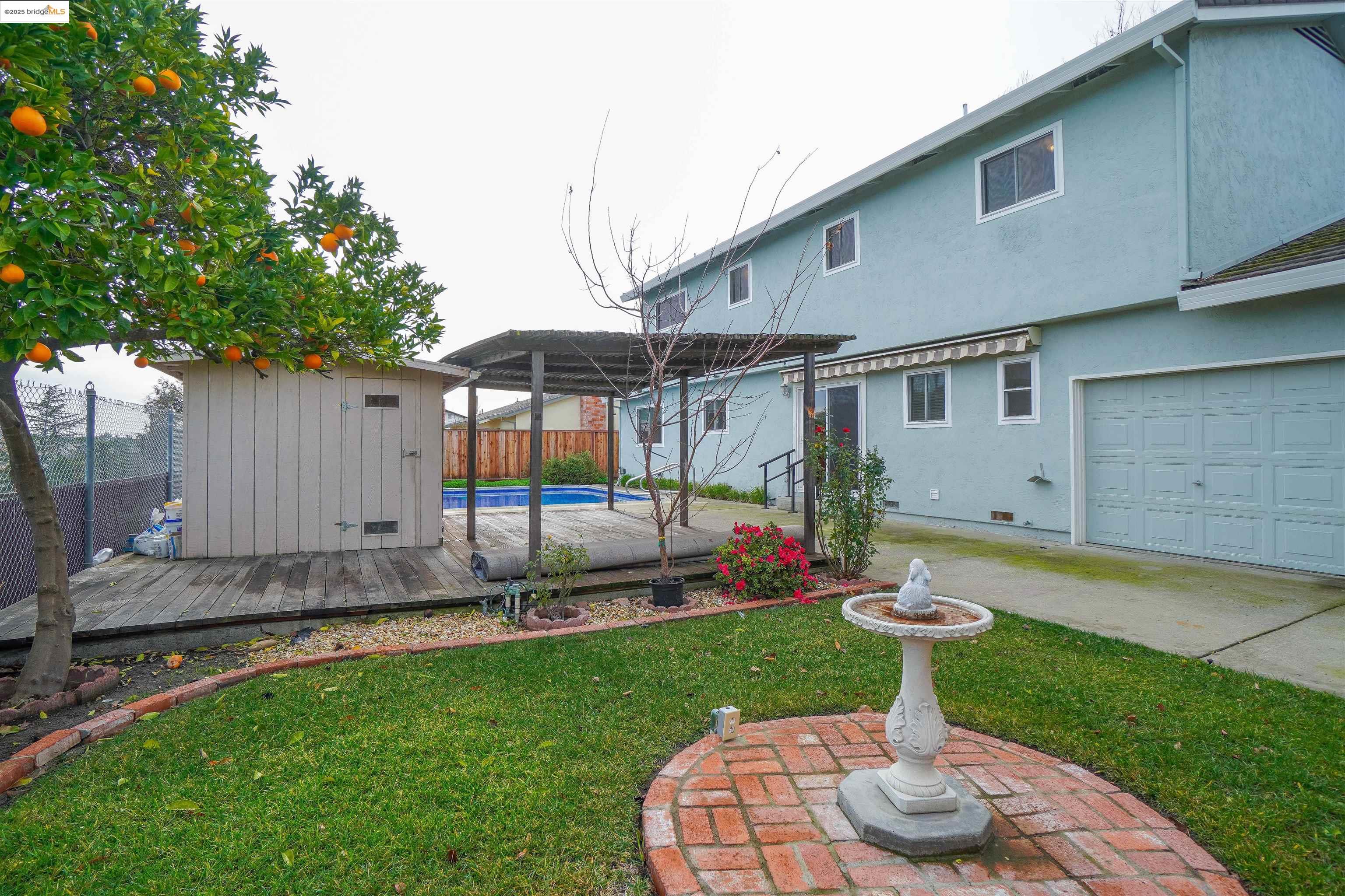 3125 View Dr