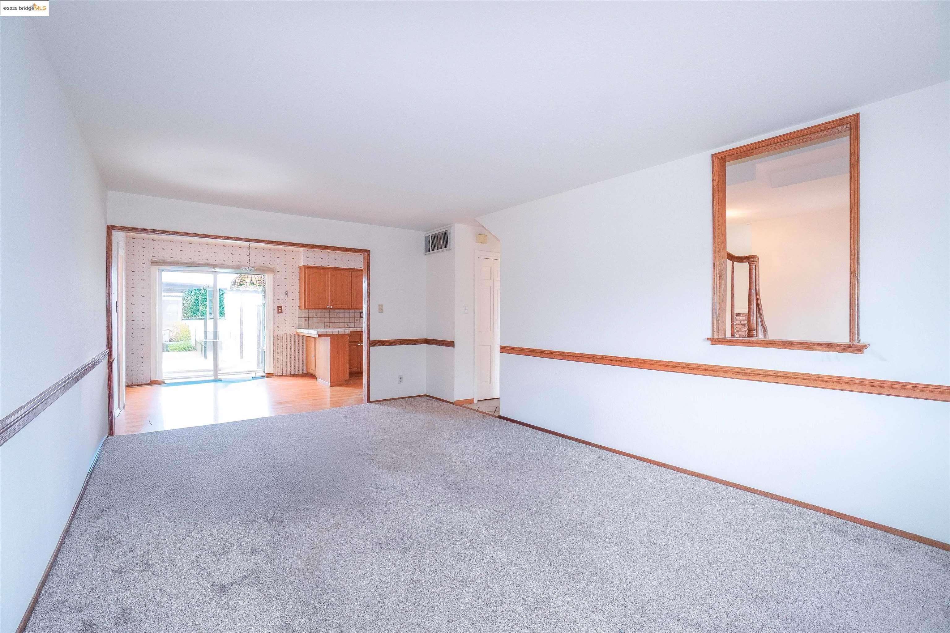 3125 View Dr