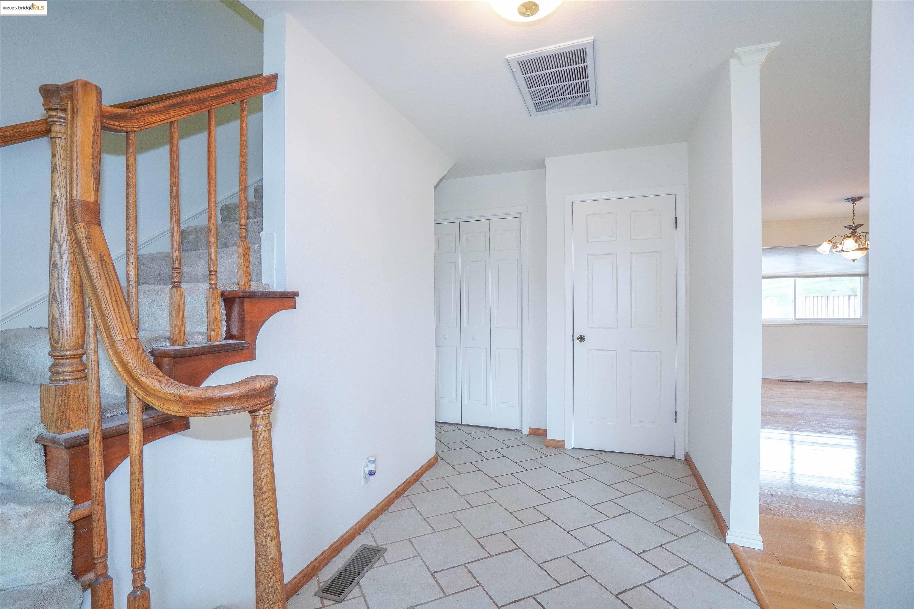 3125 View Dr