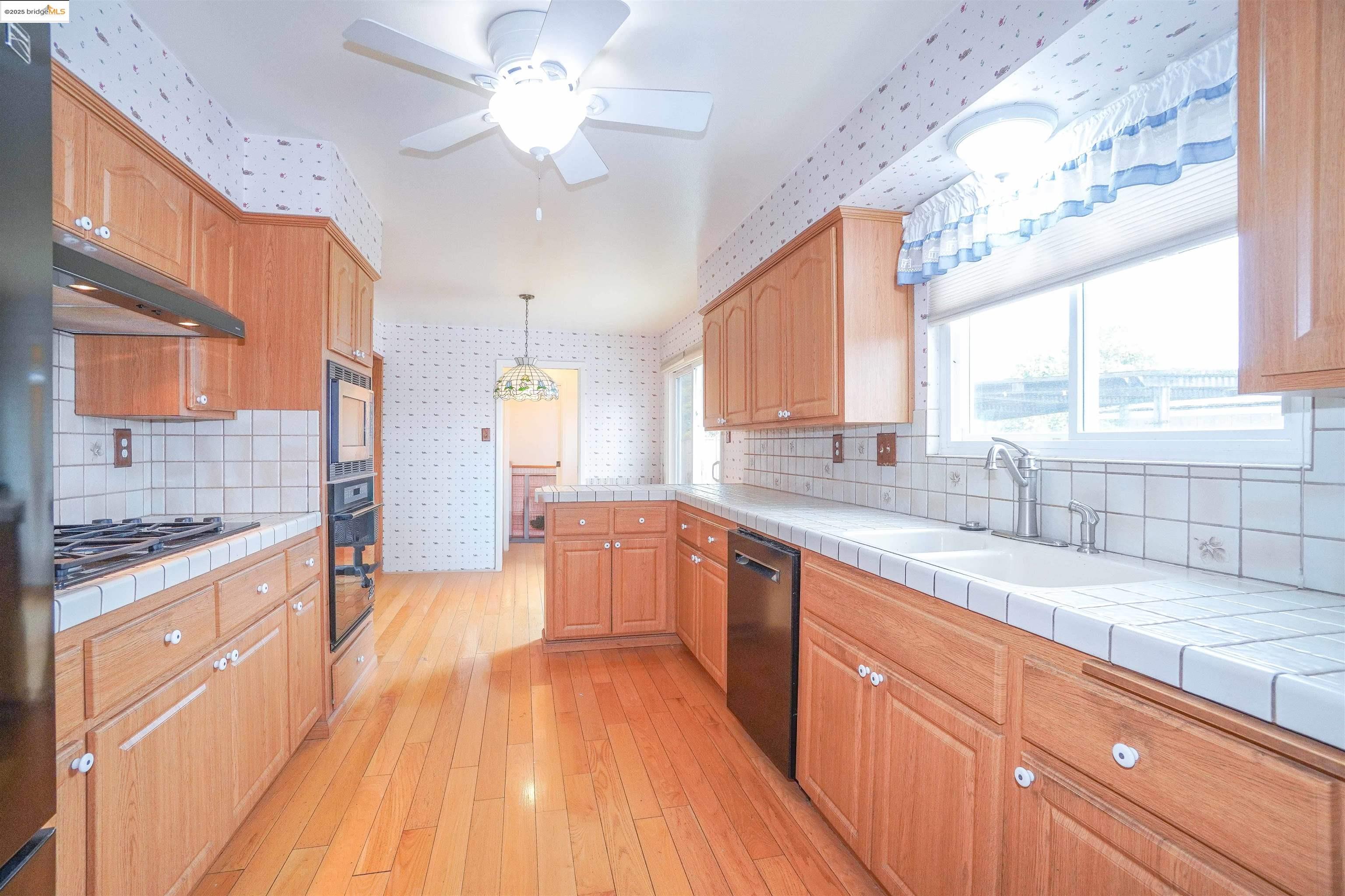 3125 View Dr