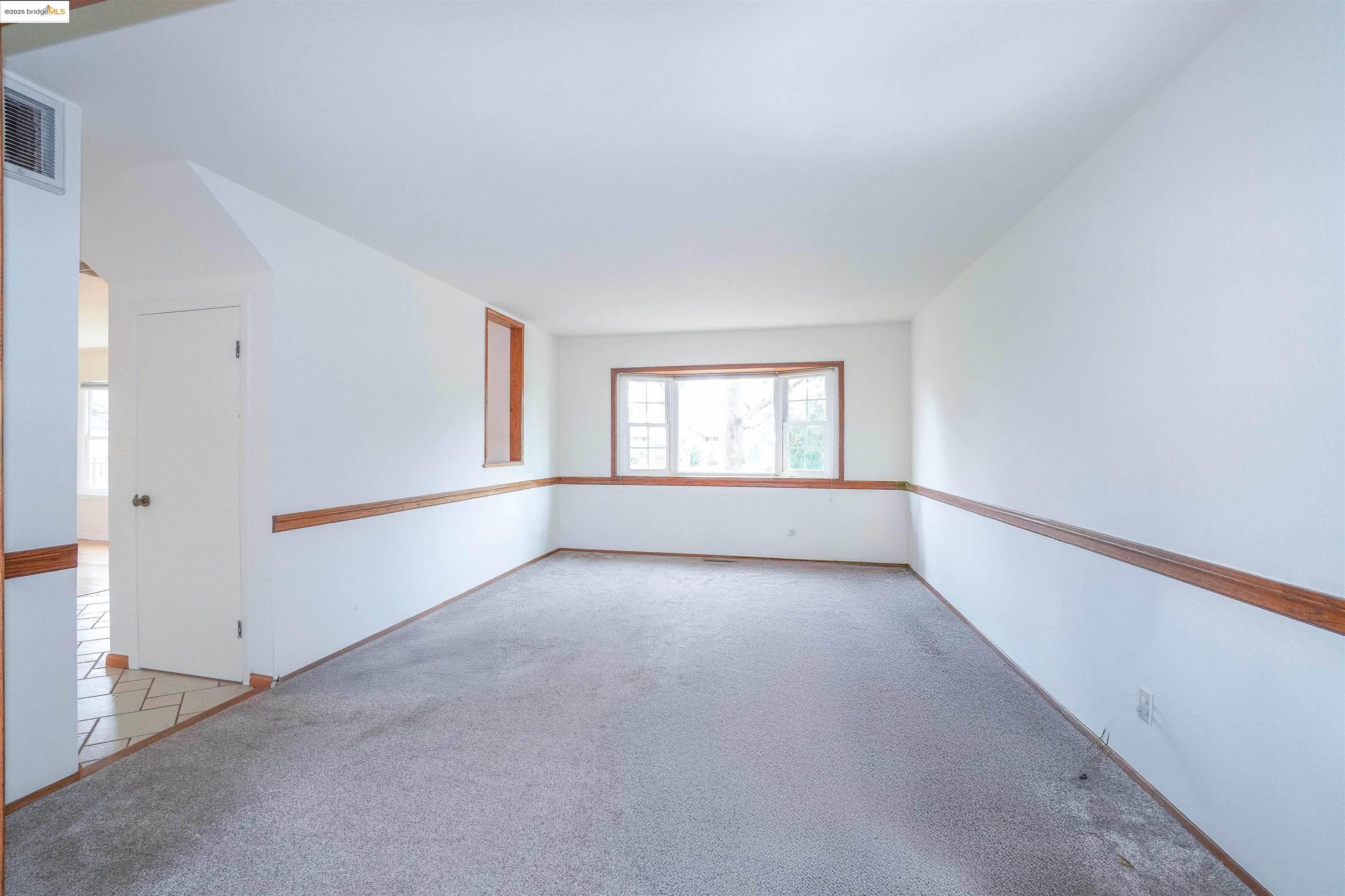 3125 View Dr