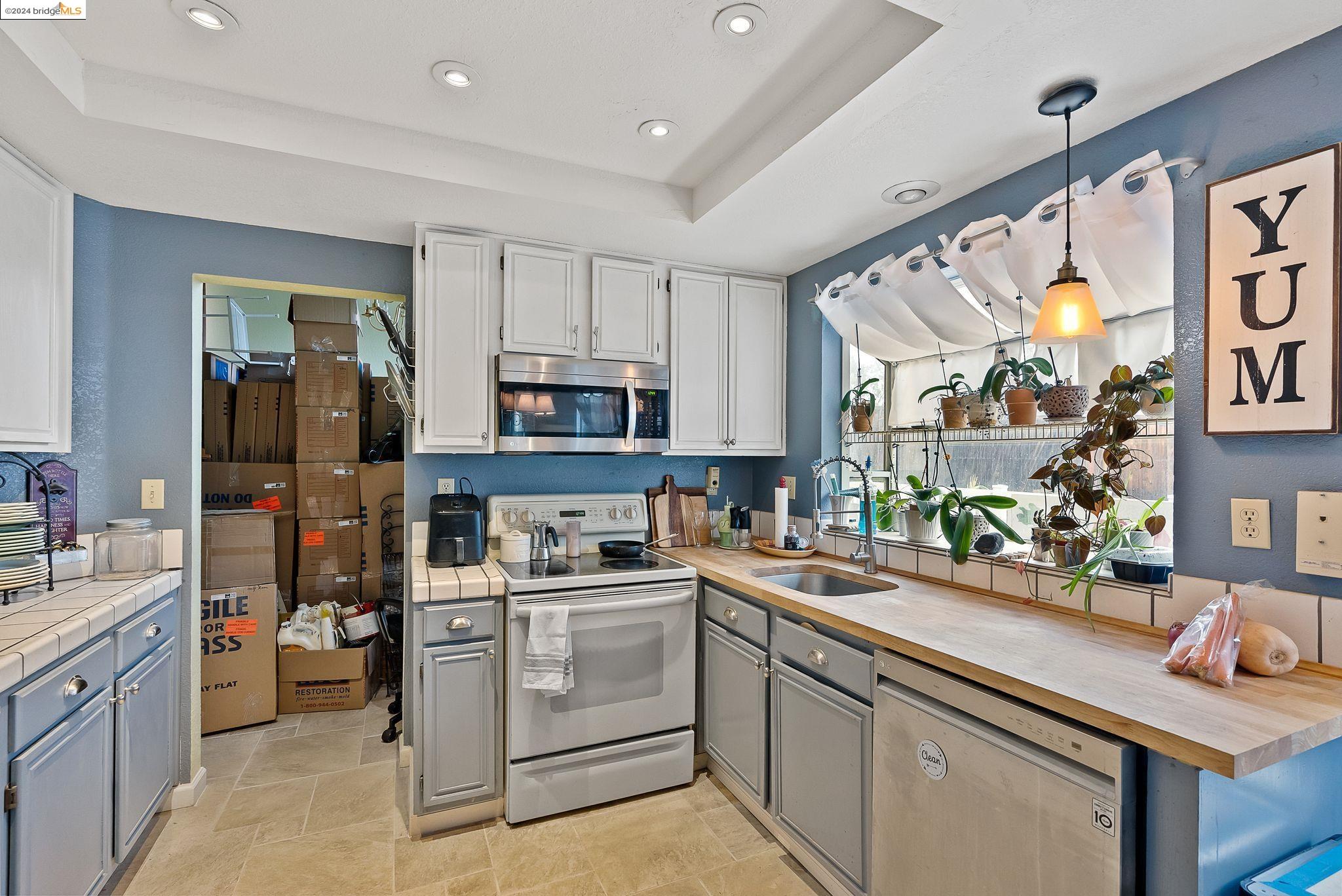 3984 Oak Grove Drive