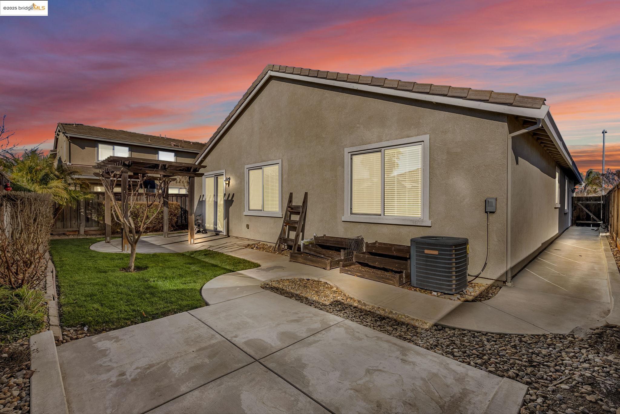 1355 Maple Dr