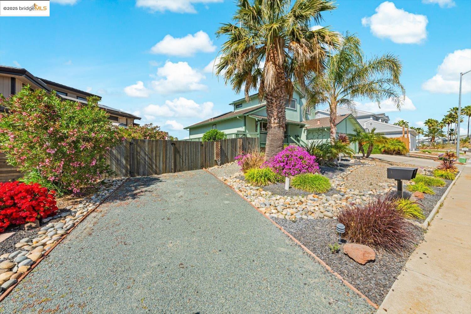 5575 Marlin Dr