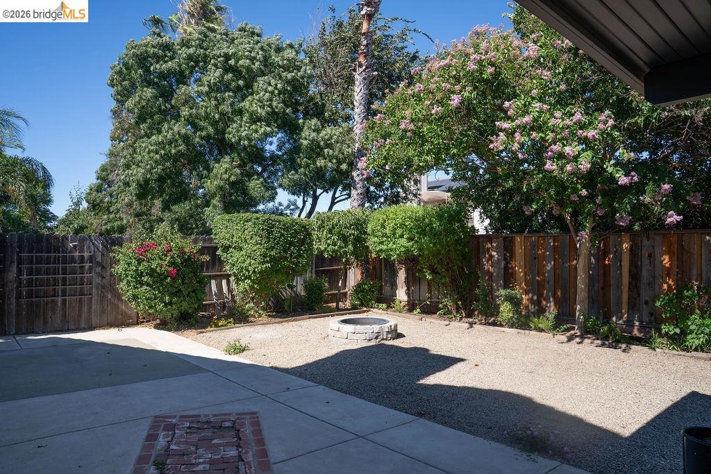 3894 Mission Ct