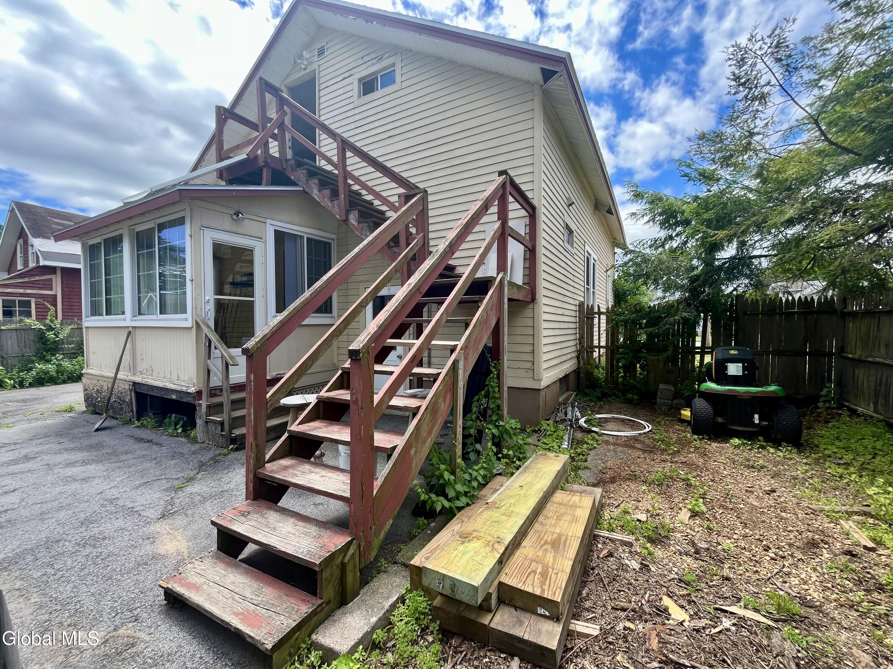 1828 Helderberg Avenue