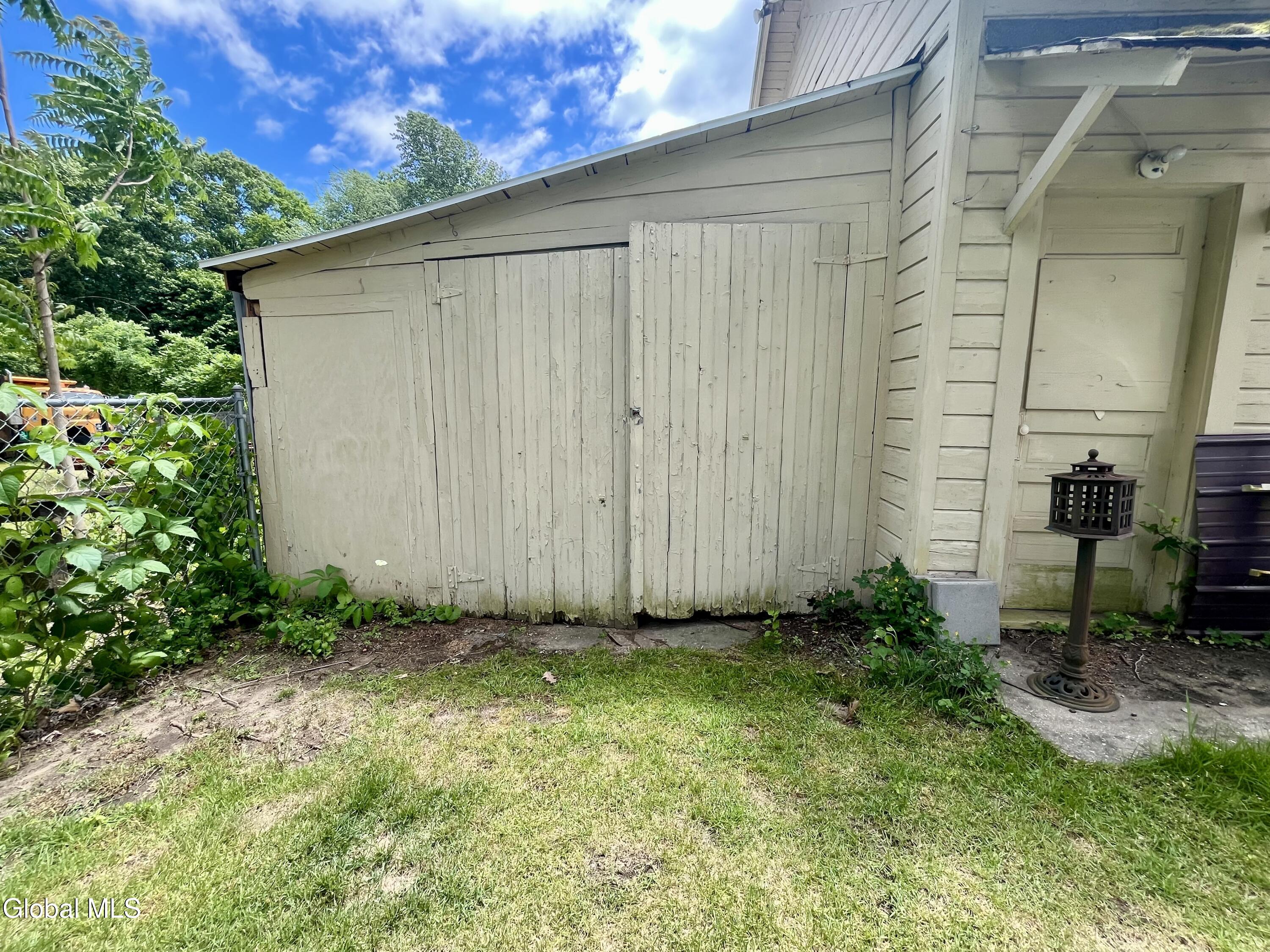 1828 Helderberg Avenue