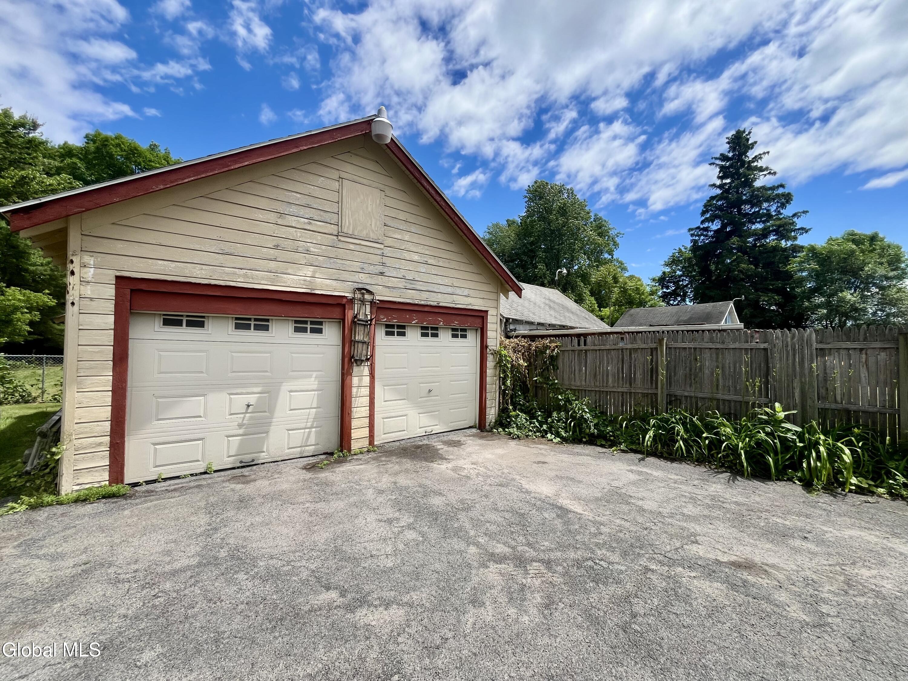 1828 Helderberg Avenue