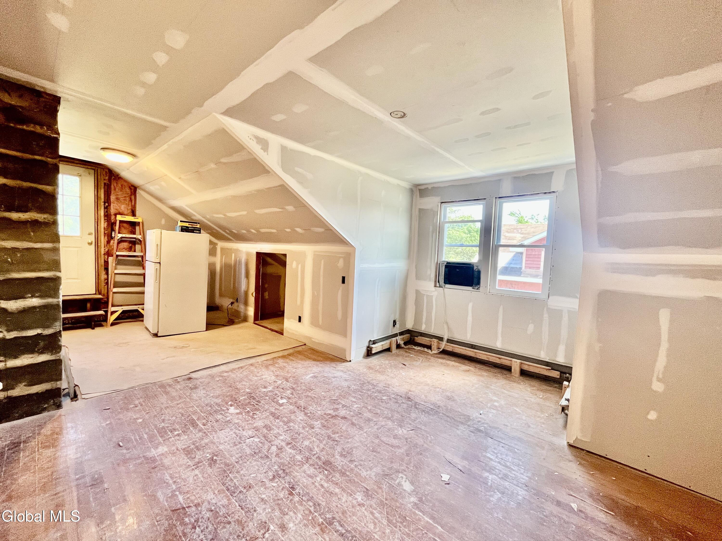 1828 Helderberg Avenue