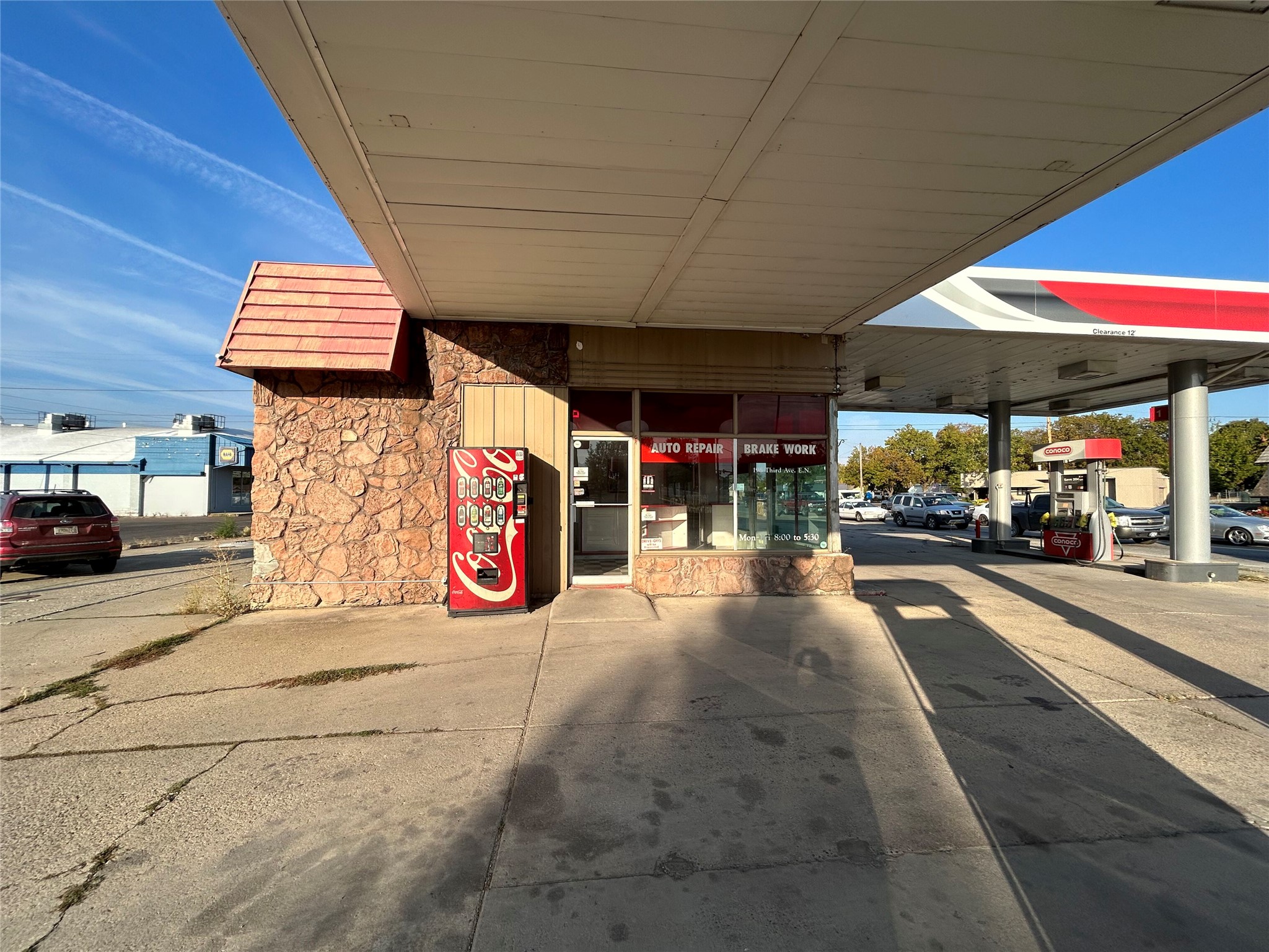 196 3rd Avenue E