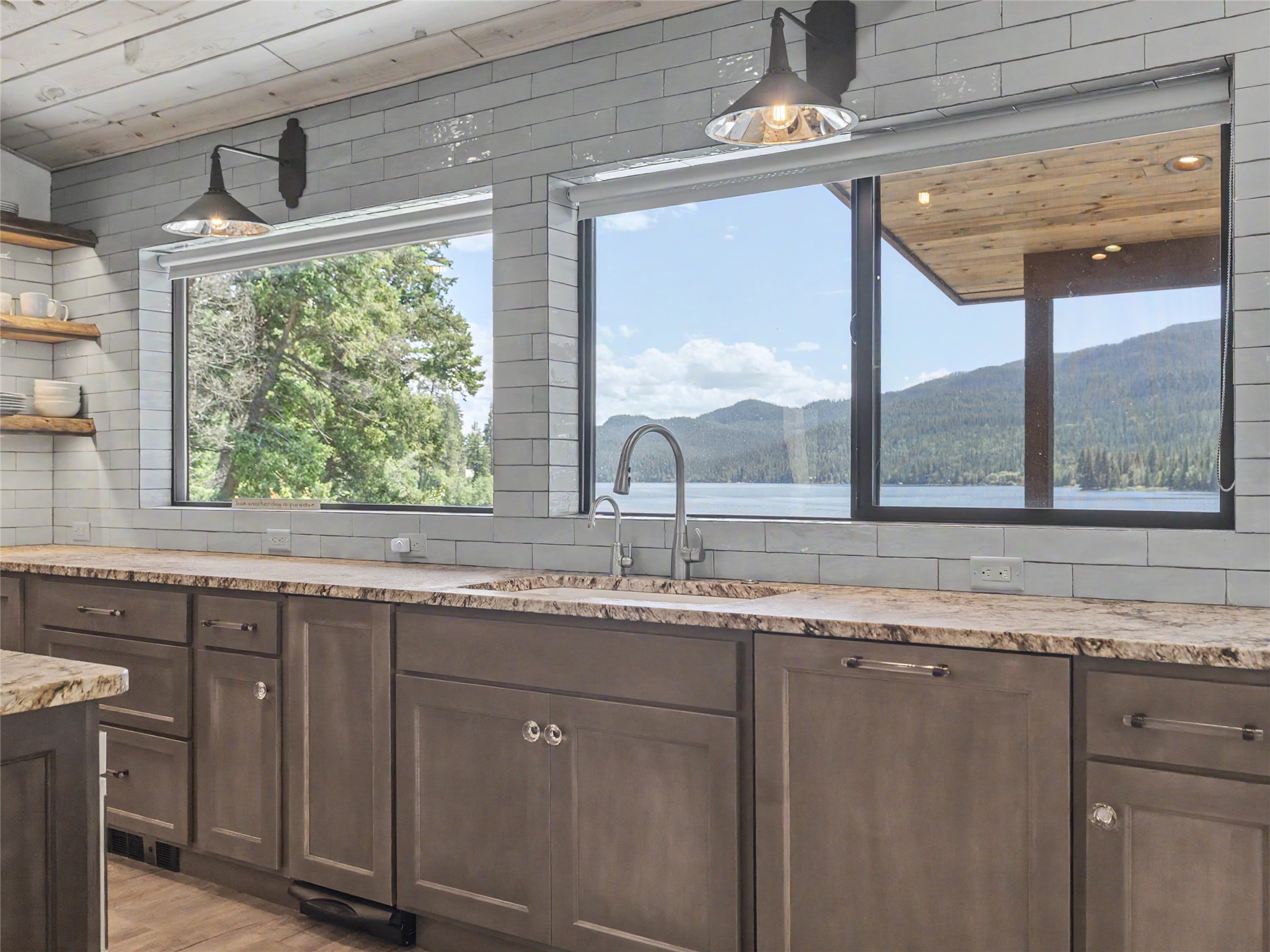16415 Highway 83