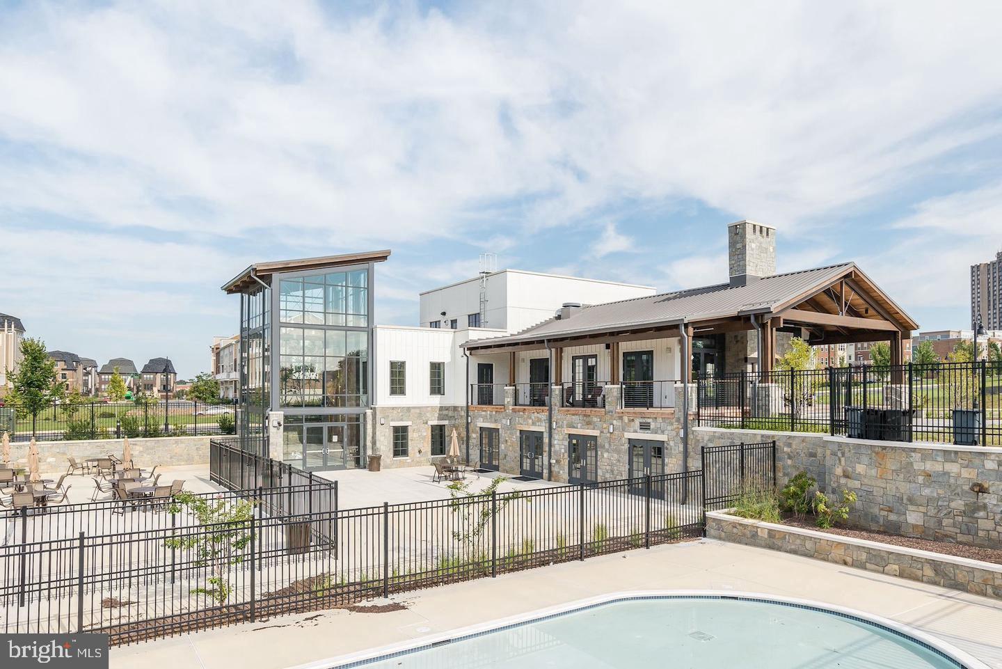 502 Diamondback Dr #305