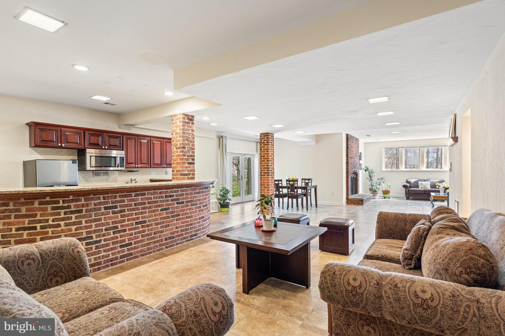 10908 Riverwood Dr