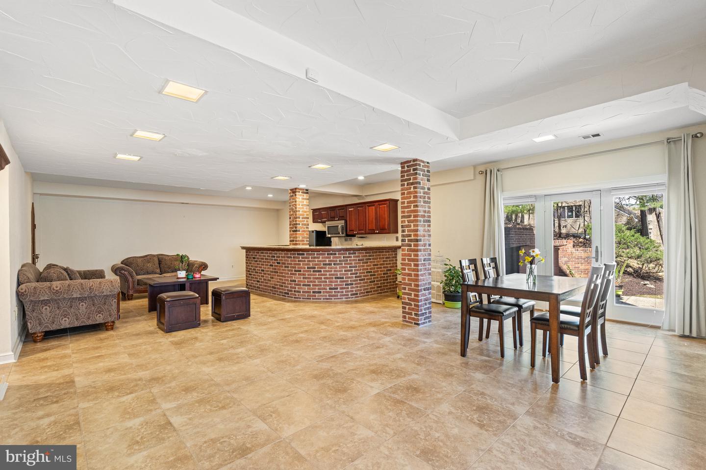 10908 Riverwood Dr