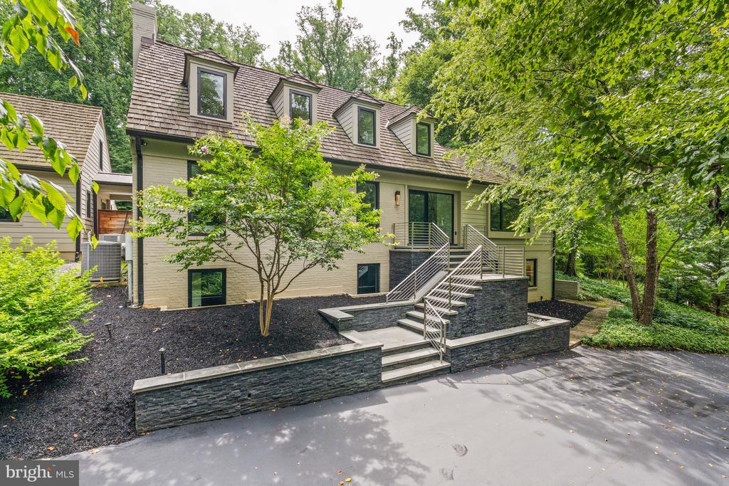 8805 Bellwood Rd