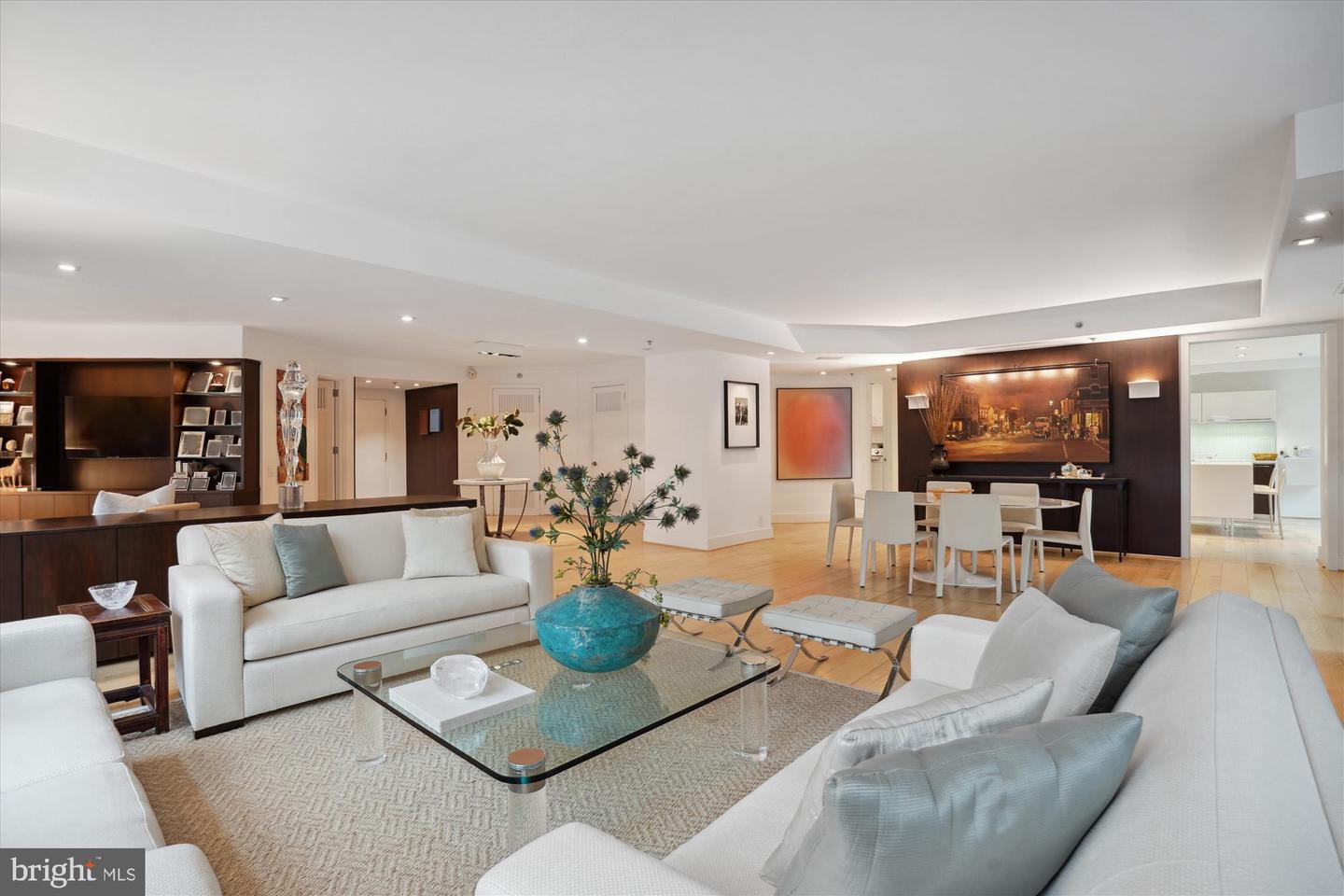 5610 Wisconsin Ave #107