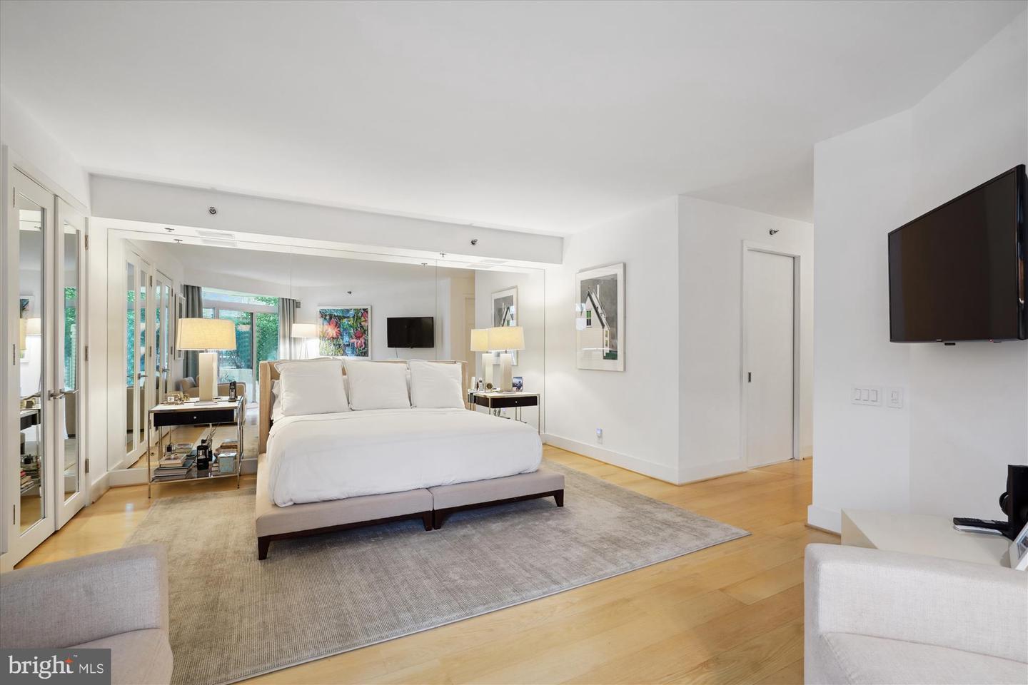 5610 Wisconsin Ave #107