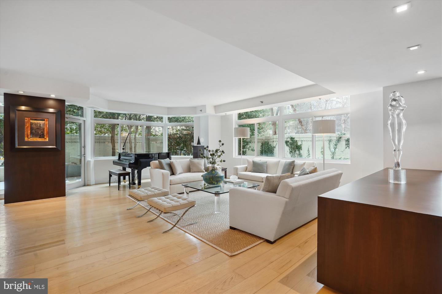 5610 Wisconsin Ave #107