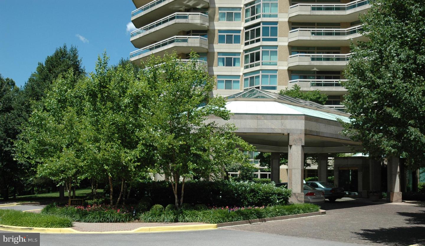 5610 Wisconsin Ave #107