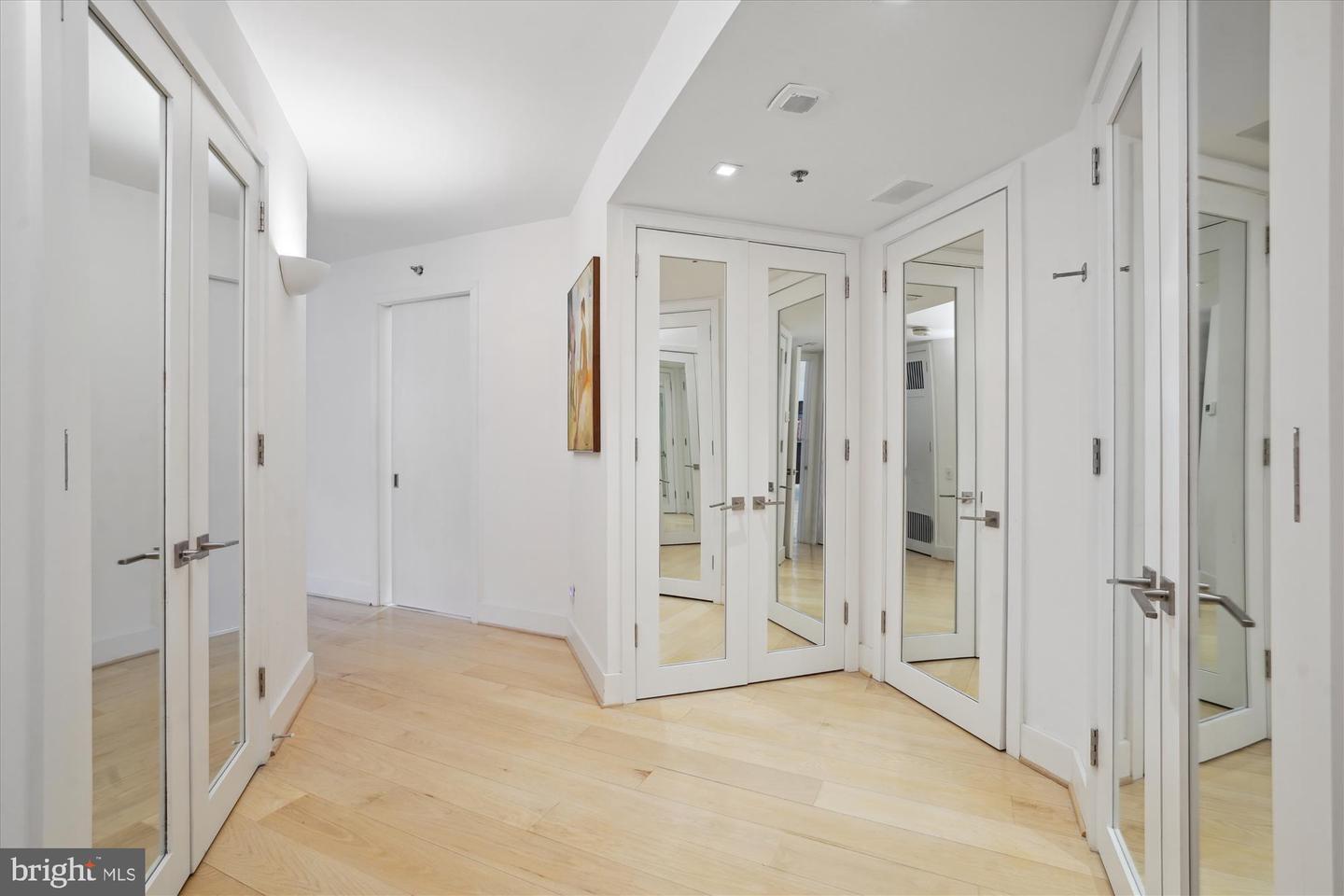 5610 Wisconsin Ave #107