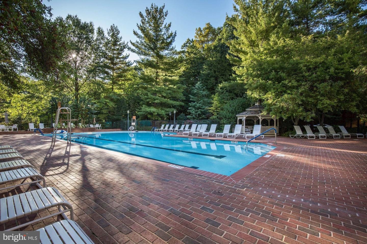 5610 Wisconsin Ave #107