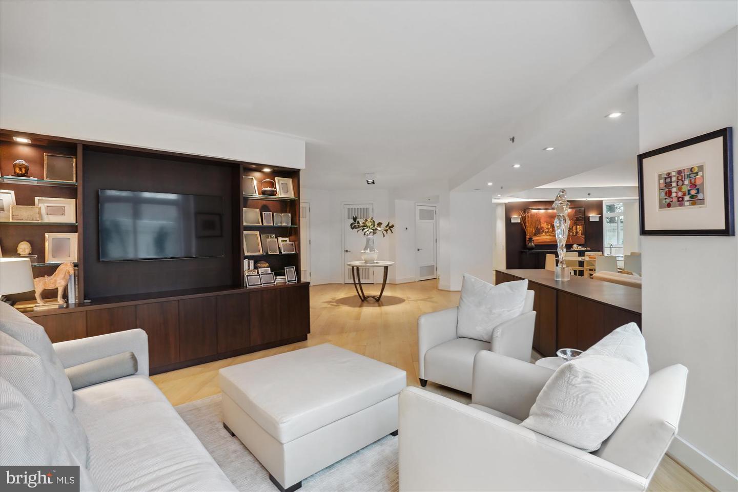 5610 Wisconsin Ave #107
