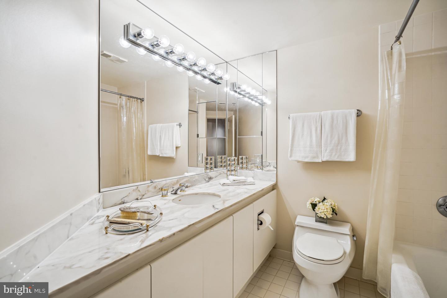5610 Wisconsin Ave #103